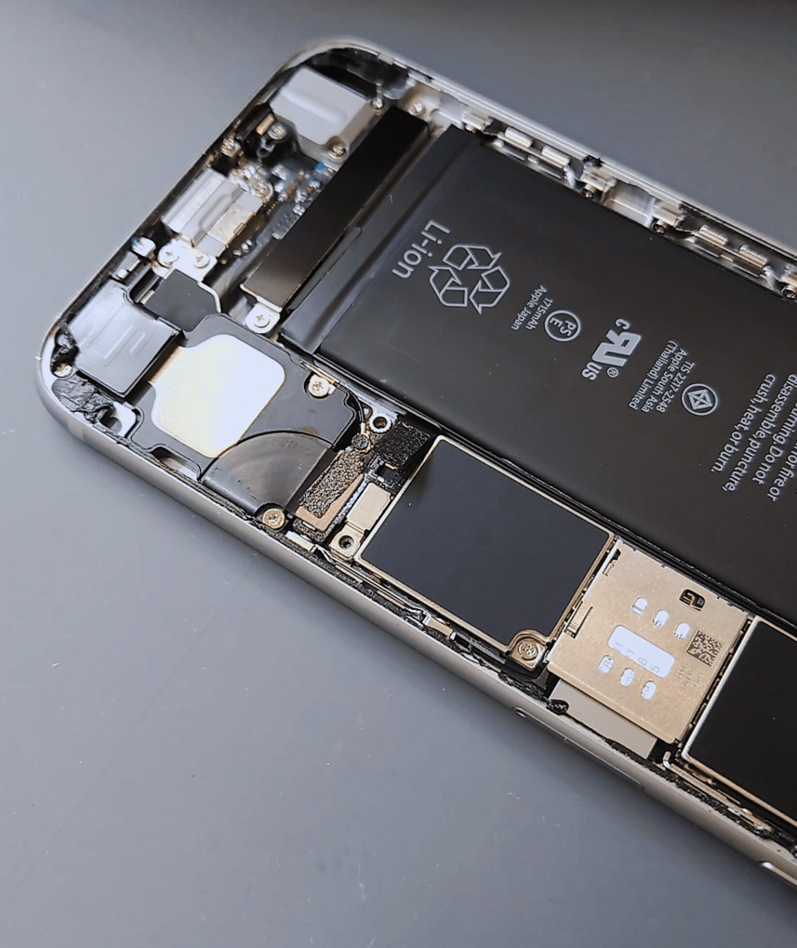 iPhoneのバッテリー交換、即日対応】スマートクリア イオン札幌栄町店