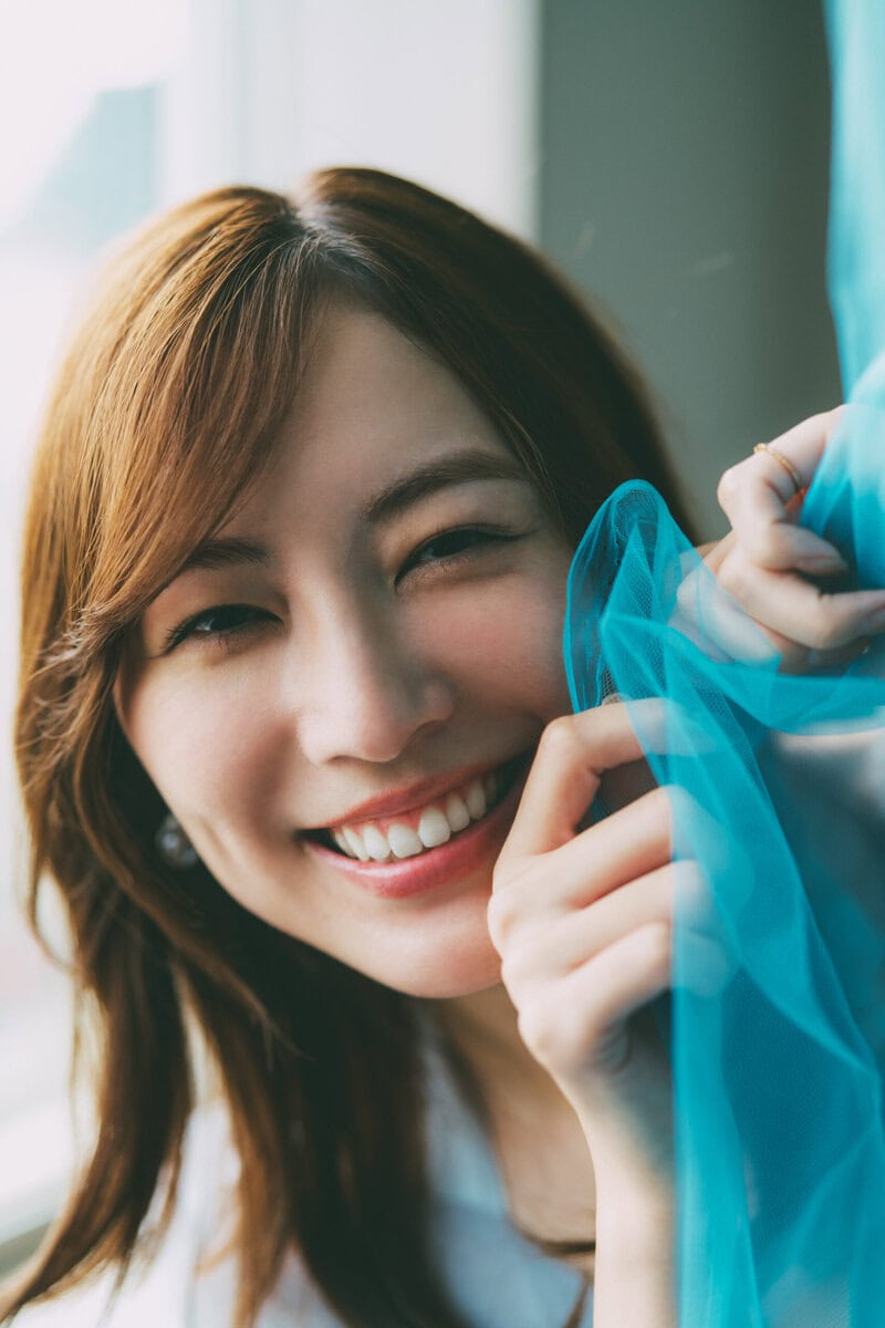 松井珠理奈、ランジェリー×濡れた街並みで見せた“28歳の色香”にファン