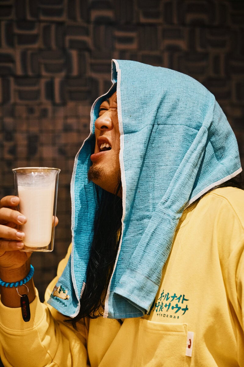 ロバート秋山「サウナ田ヒロユキ」がガチ参戦！“野良サウナ”満喫ウェア