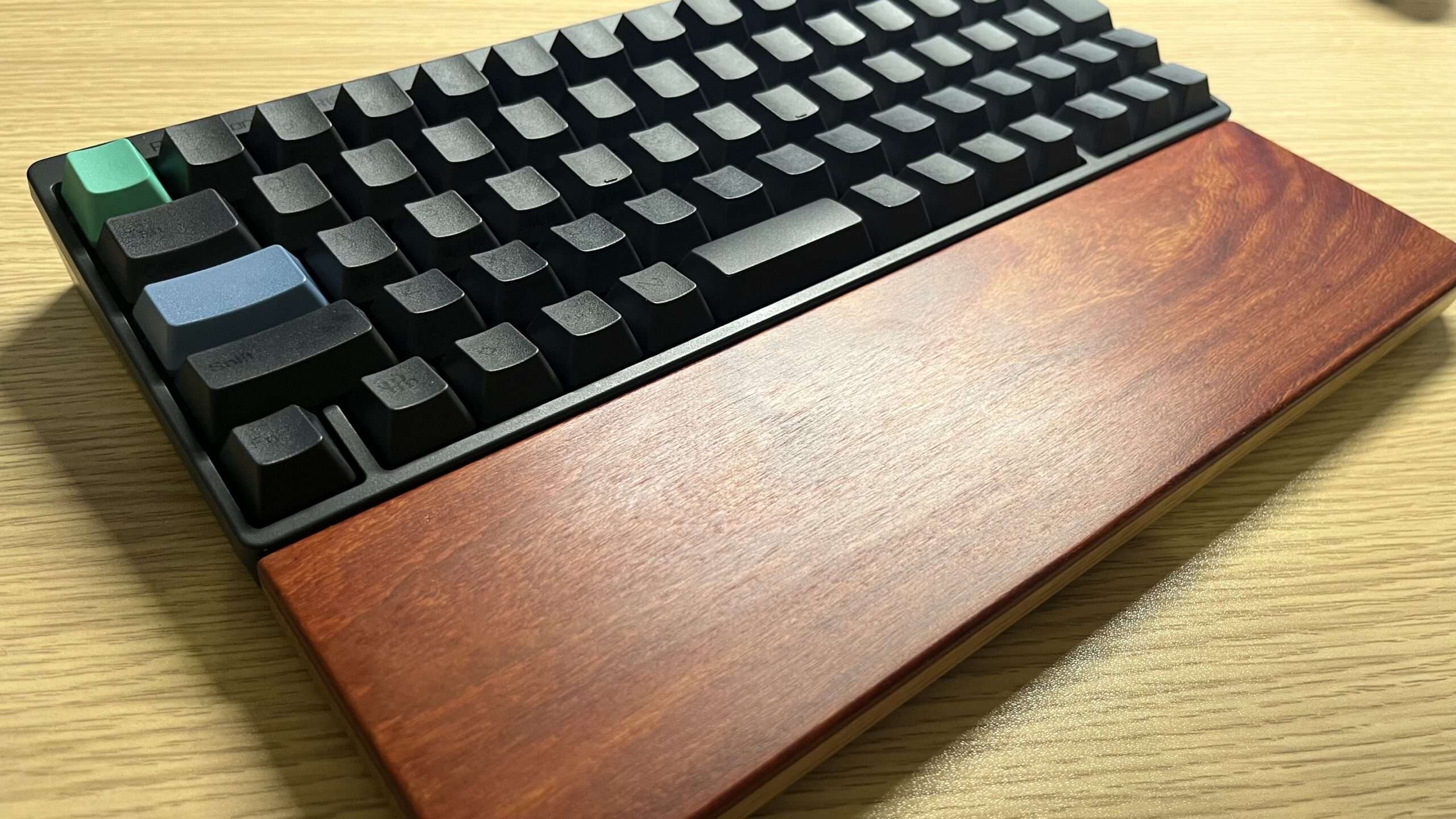 HHKB専用の高級感あるパームレストがお洒落すぎる！ローズウッドが超