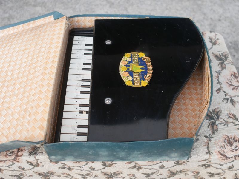 Canary GRAND PIANO 木製トイピアノ ヴィンテージ – smileantiques