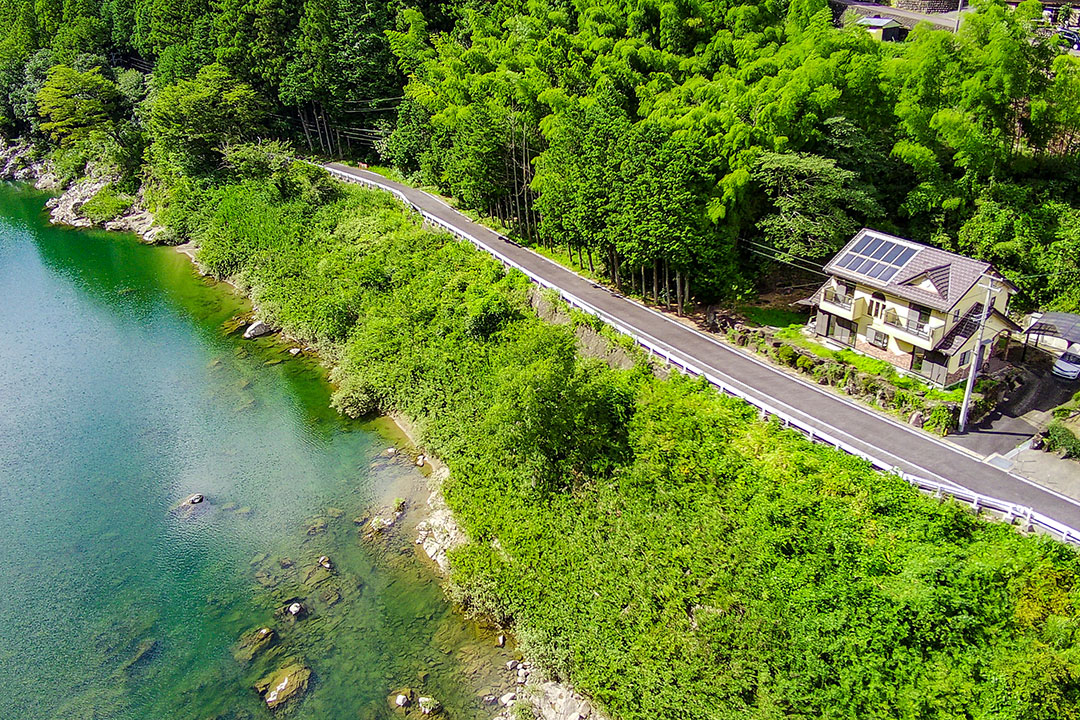 岐阜県加茂郡白川町 優雅に流れる飛騨川の景色を臨む稀少な立地の中古
