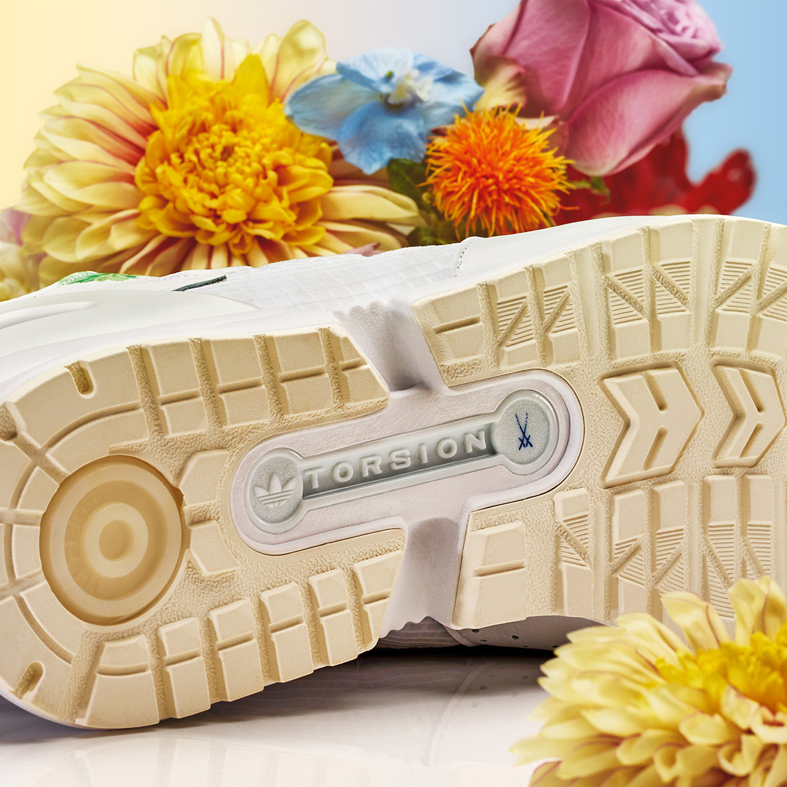 12月18日発売【Meissen x adidas Originals ZX 10000 C 