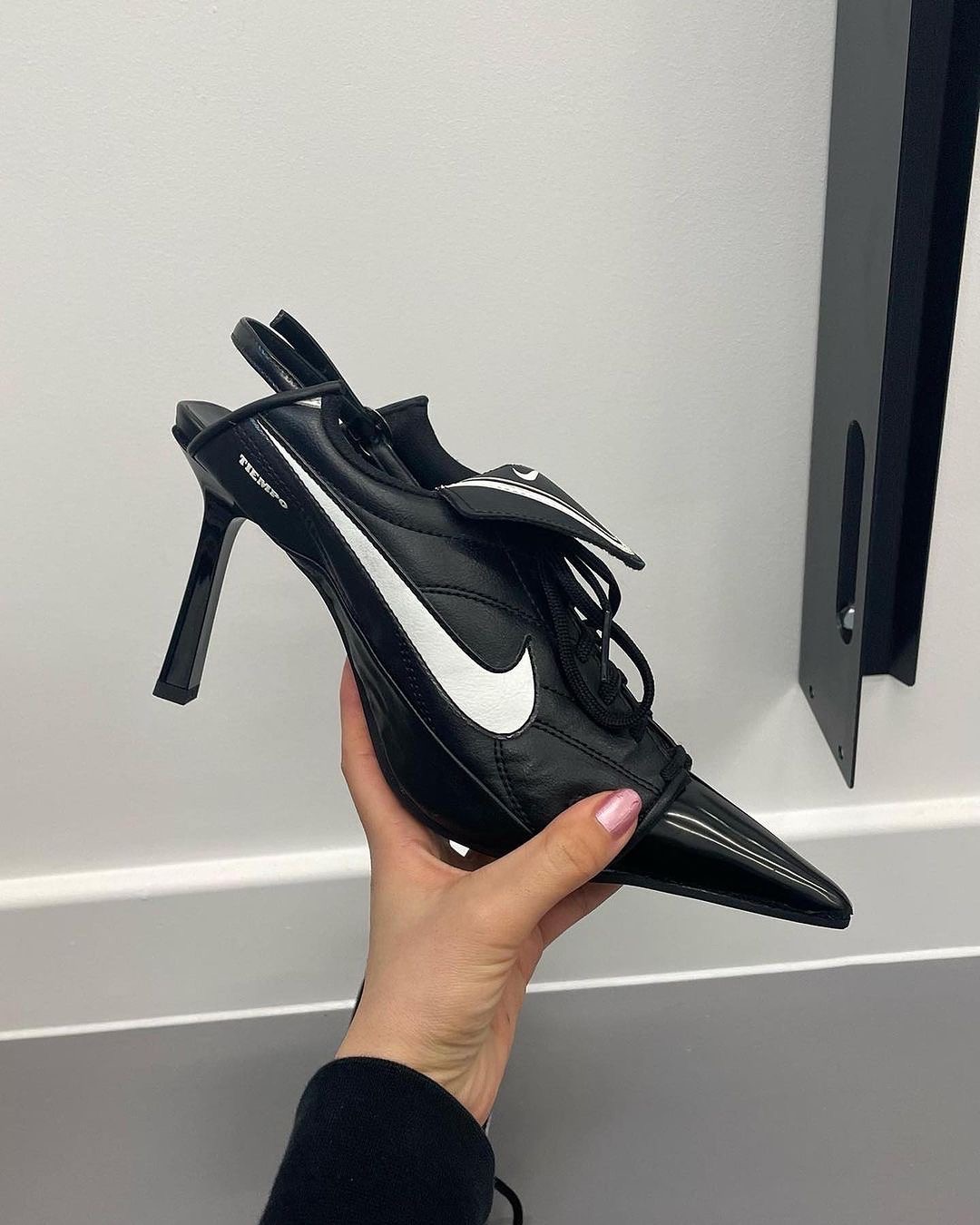 特集【ANCUTA SARCA (アンクタサルカ)とは？】スニーカーをヒールへと