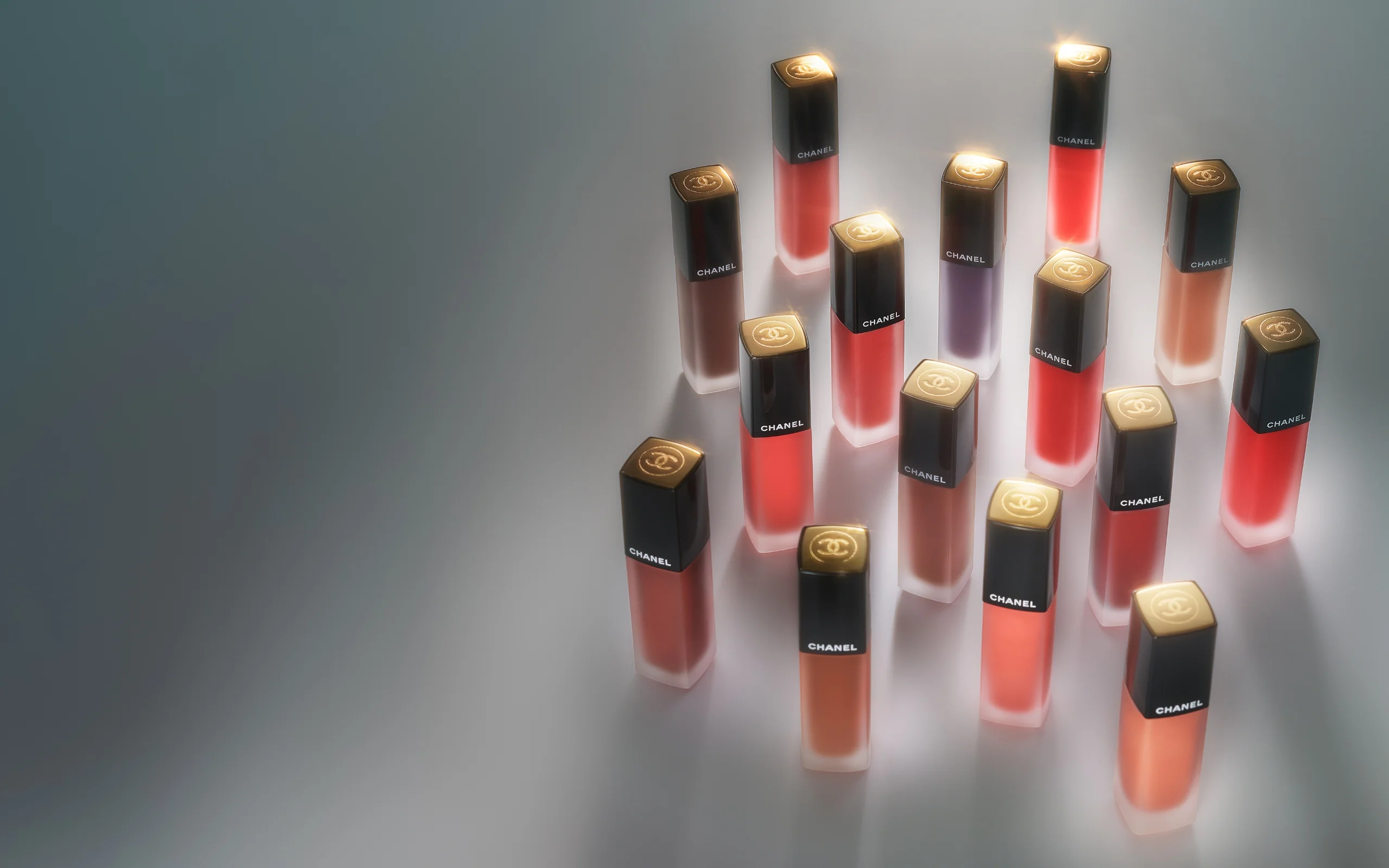 橋本愛が体感。唇に目元に。チカラを宿す「シャネル」の新シェード