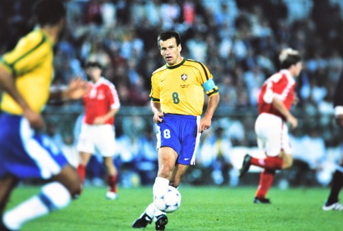 ぬりかべ」が襲ってくる。ブラジルサッカー史上最高級ボランチの特殊