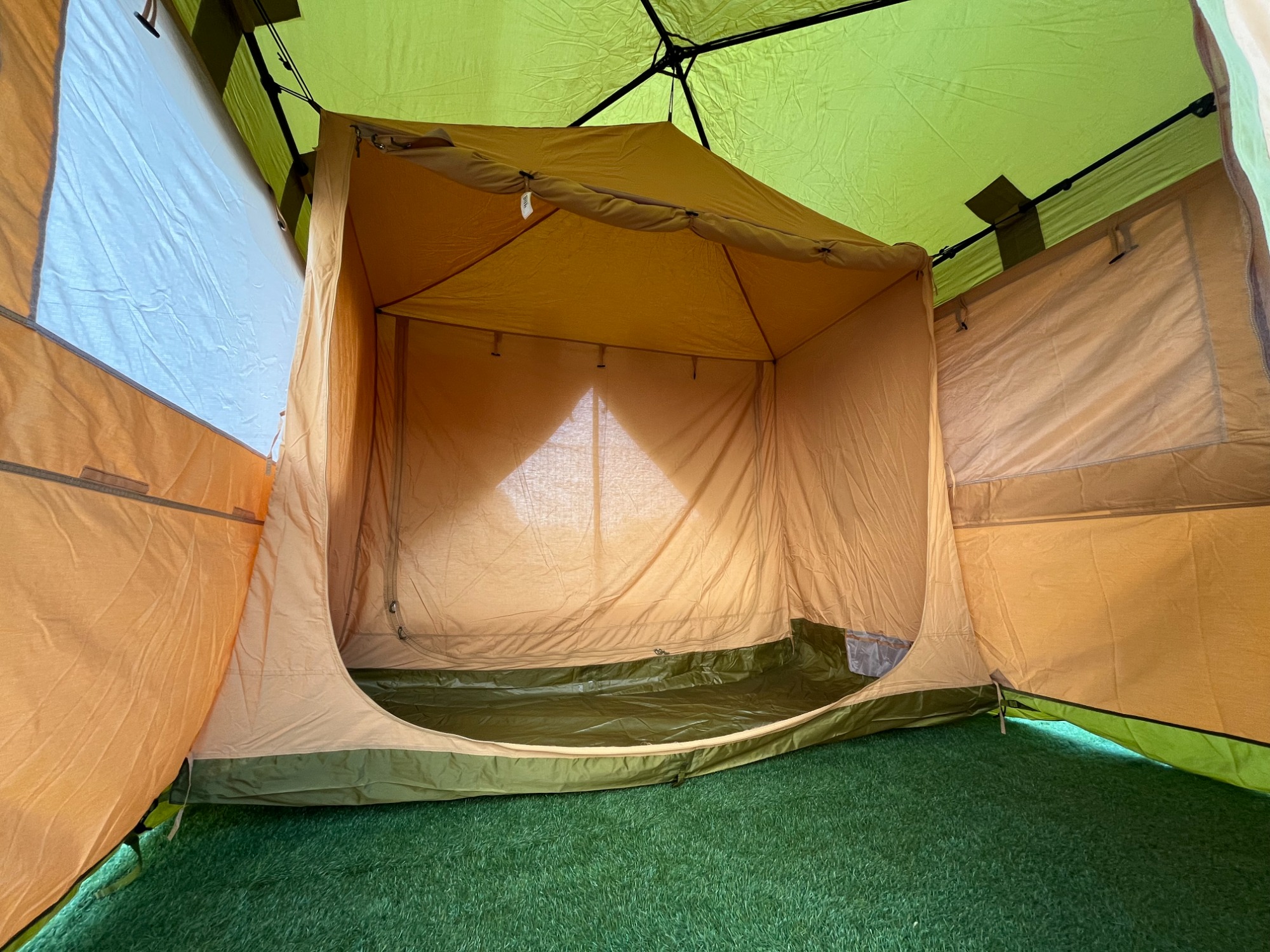 まるでお家のような可愛らしいテント！テンマクのペポクイックキャビン