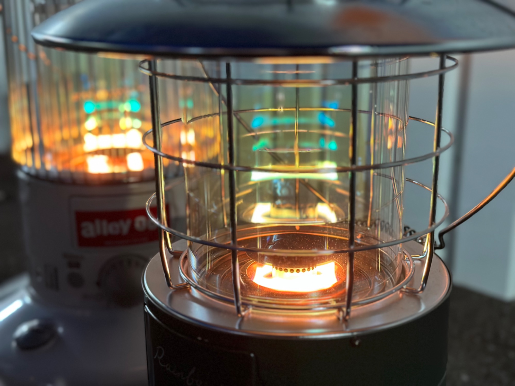 TOYOTOMI(トヨトミ)の人気ストーブレインボーストーブは温まってヨシ