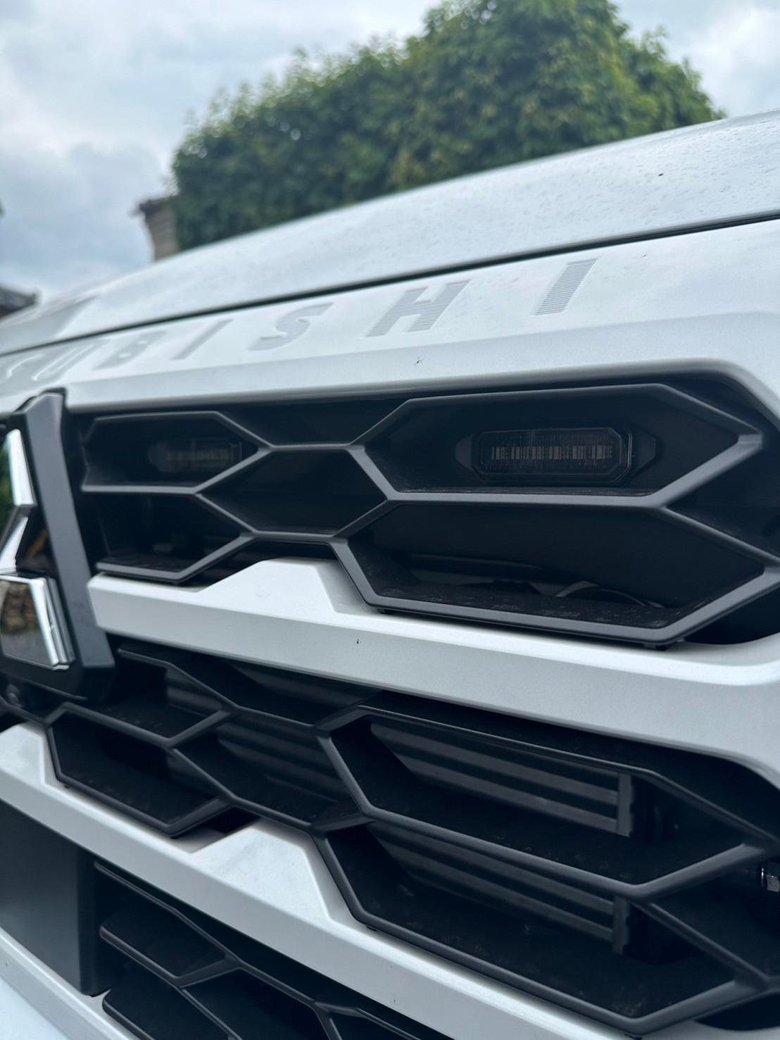 MITSUBISHI TRITON(LC2T)専用 三菱トライトンマルチカラーグリル