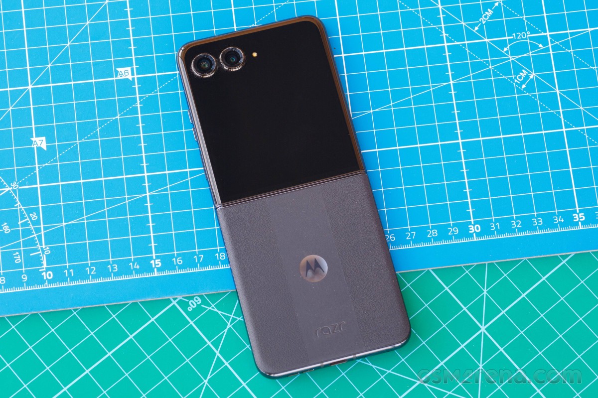 Motorola Razr 50 Ultra/razr+ (2024) review: Design, build quality