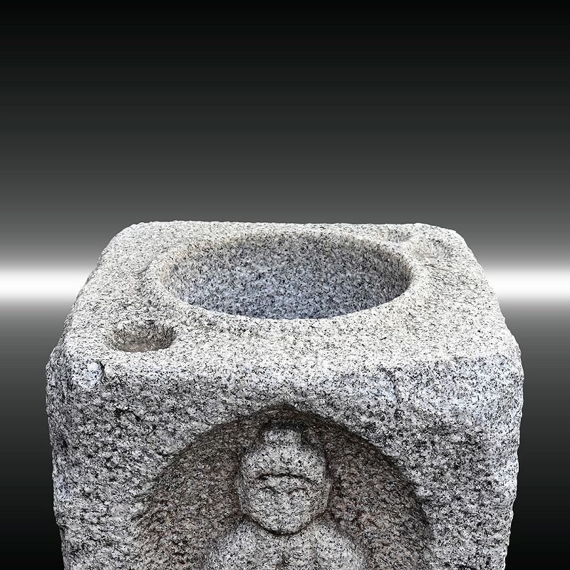 山中英明作「四方仏手水鉢（茨城県産真壁小目）」 | ストーンサークル