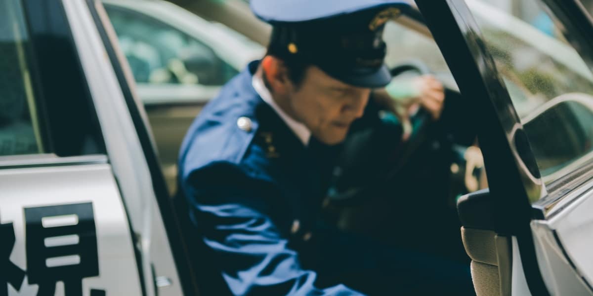 職務質問「犯罪抑止に有効」が6割も「態度が高圧的」「実質強制」実施