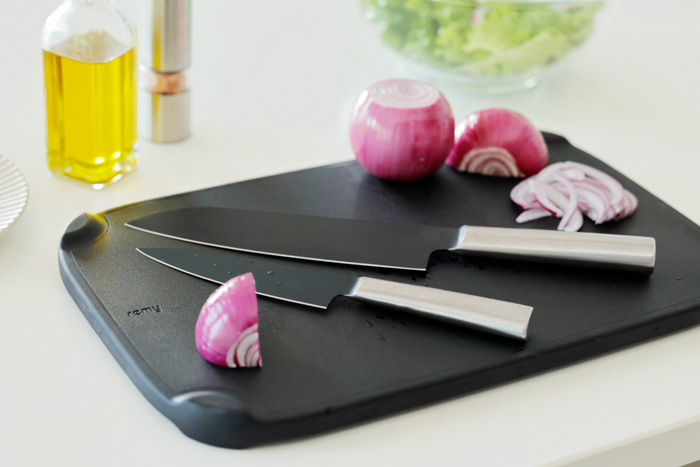 公式】クロの包丁｜remy