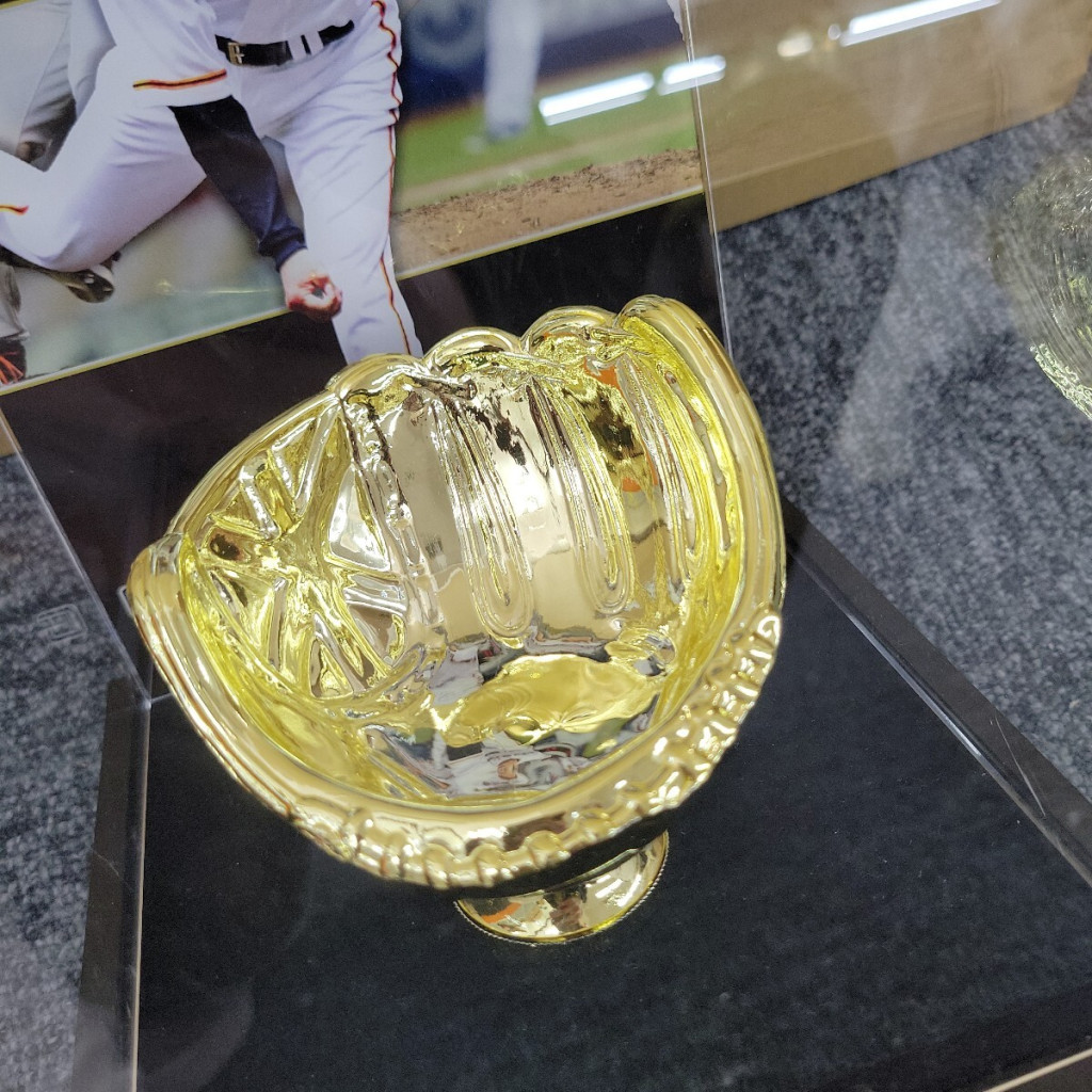 買取実績】上原浩治 日米通算100勝100ホールド100セーブ達成記念 直筆