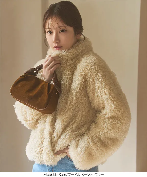 小澤美里さんコラボ ]リボンブローチつきエコファーショートコート