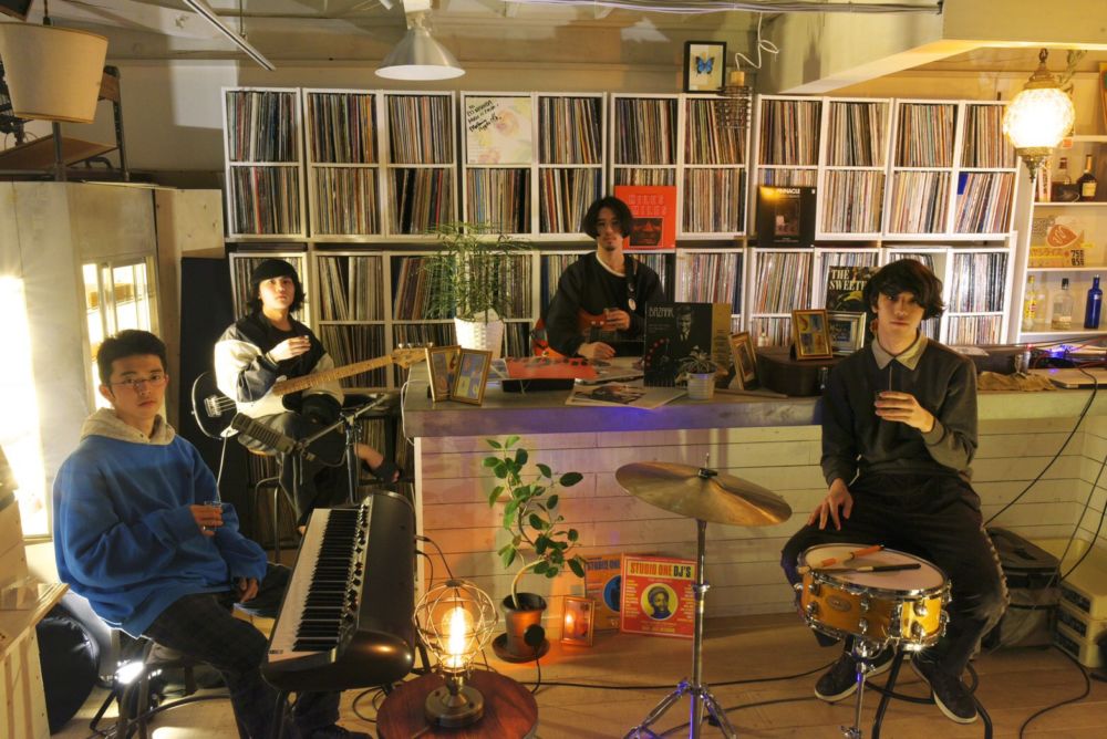 福岡出身の4人組、yonawoが7インチ・シングル『矜羯羅がる / ijo (DMT