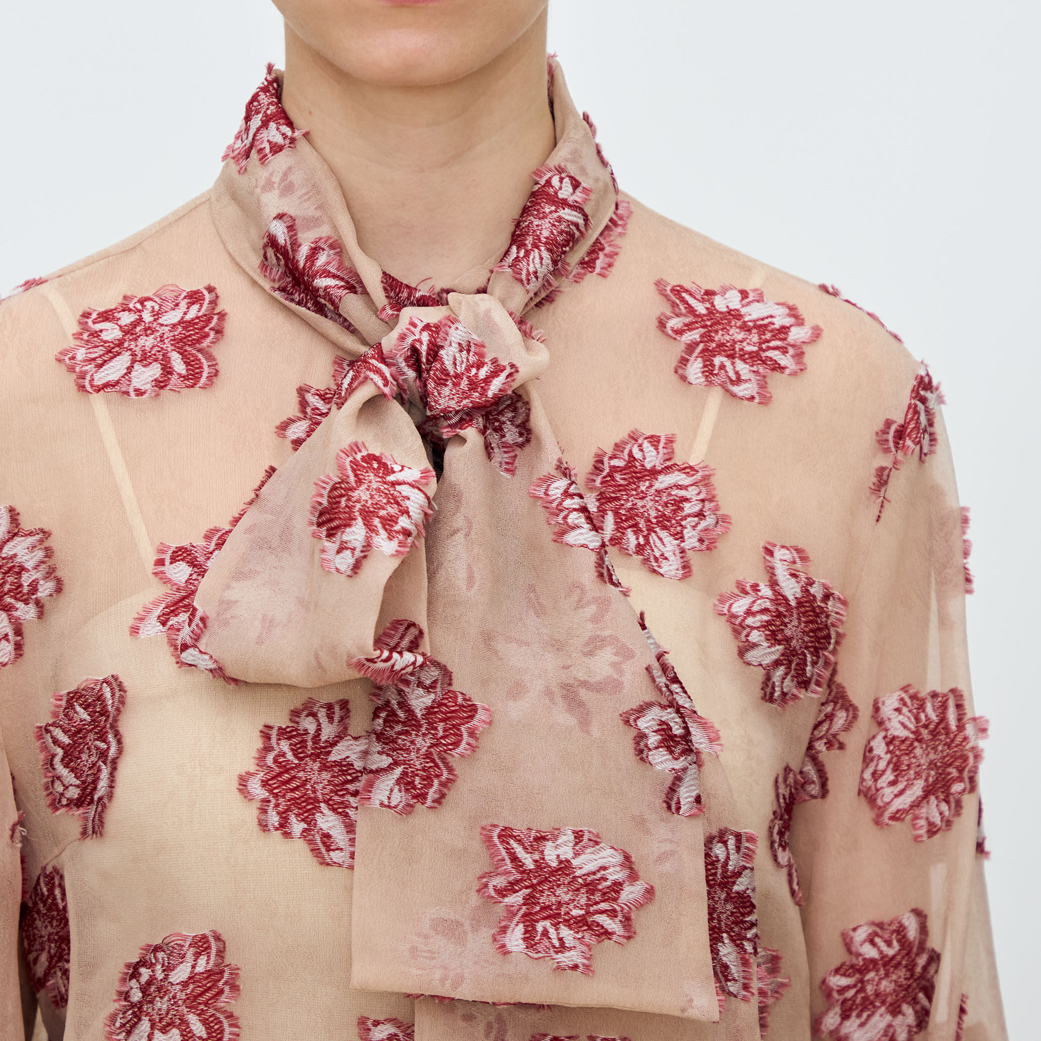 カットフラワージャカード ボリュームボウタイブラウス