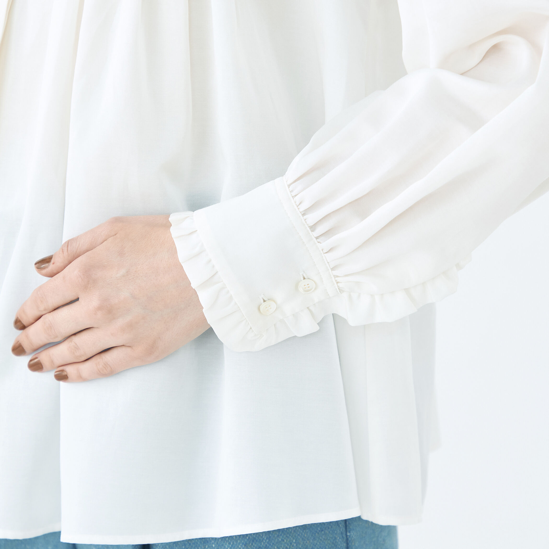 コットンシルクサテン ピンタックフリルブラウス｜トゥモローランド