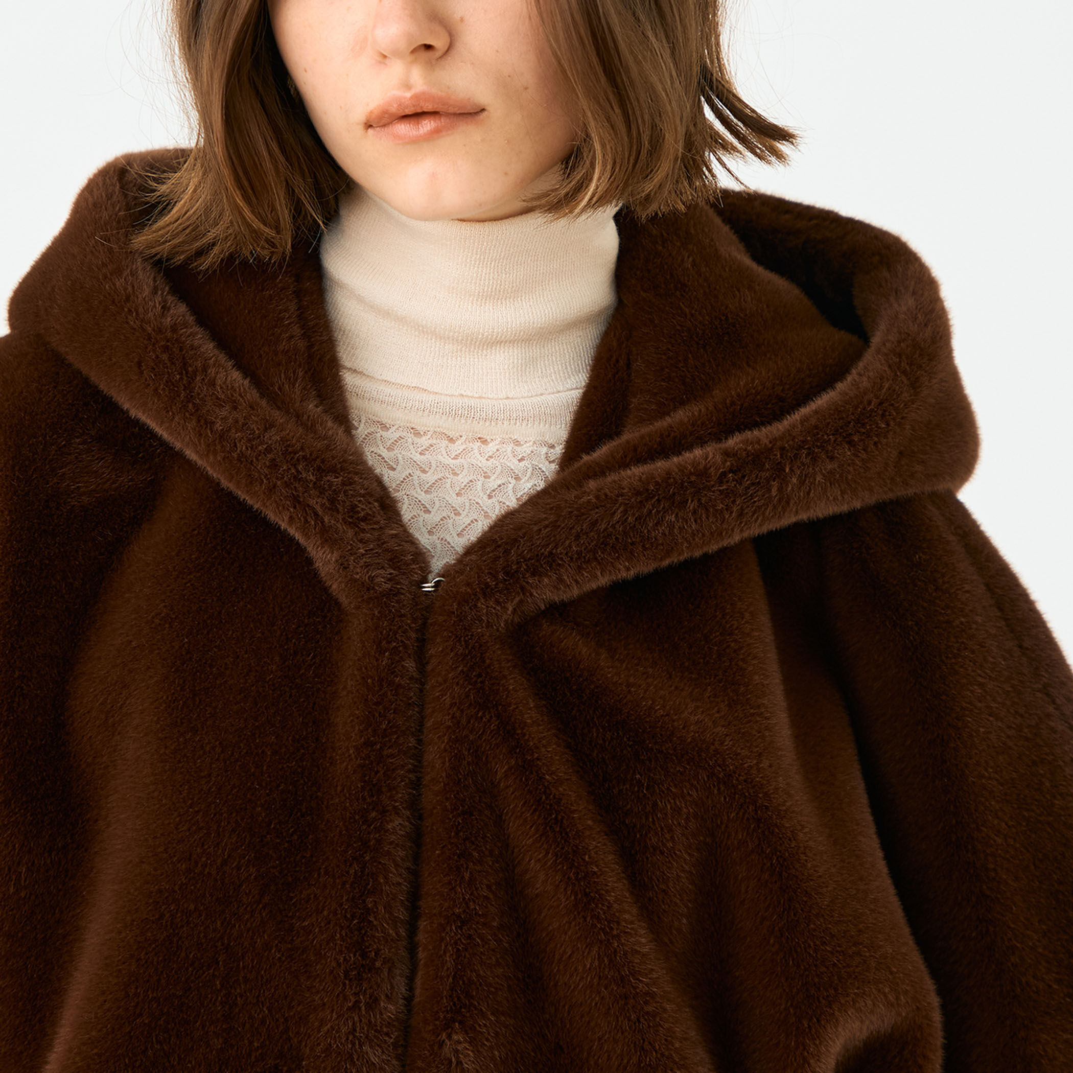 スムースファー フーディーポンチョ｜トゥモローランド 公式通販