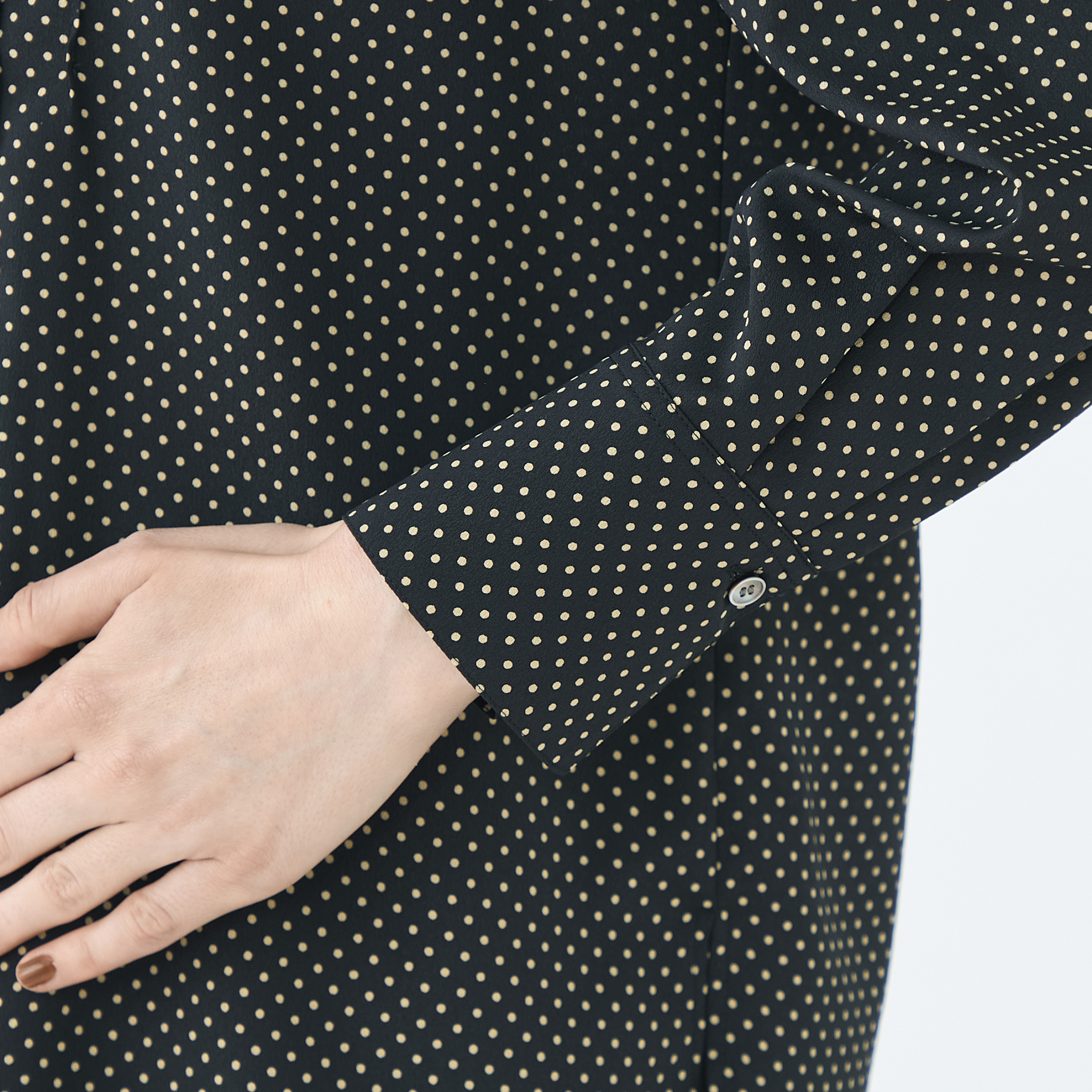 ミニドットプリント スリムボウタイブラウス｜トゥモローランド 公式通販