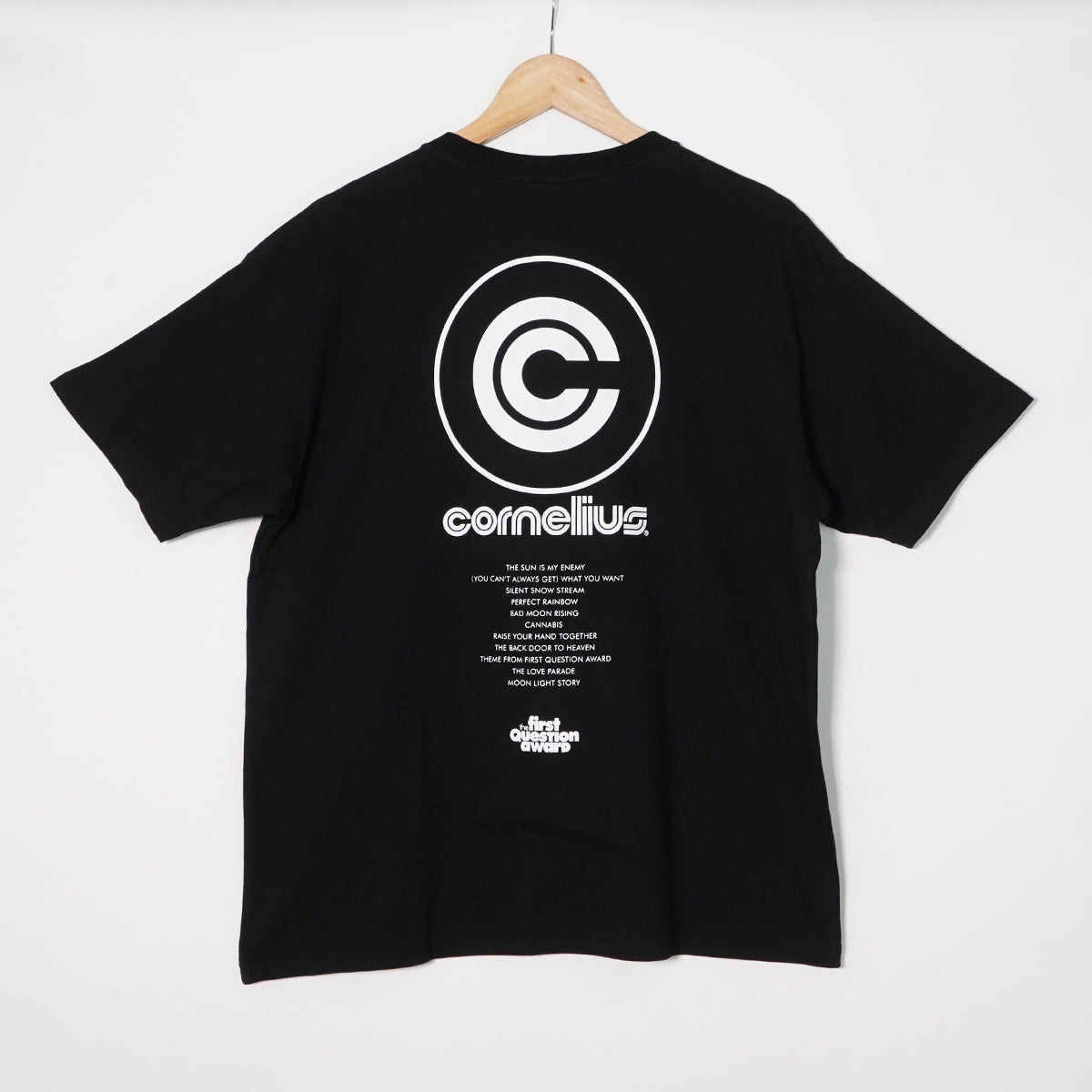 THE FIRST QUESTION T-shirt – ワーナーミュージック・ストア