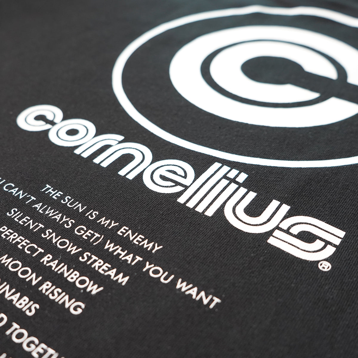 THE FIRST QUESTION T-shirt – ワーナーミュージック・ストア