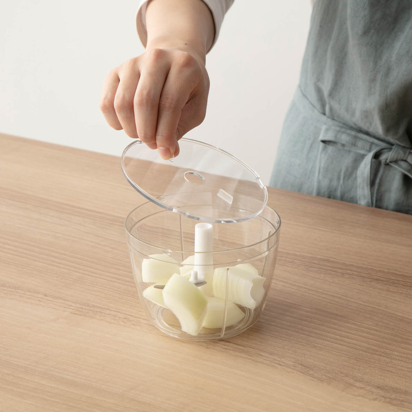 ぶんぶんチョッパー PRO | 面倒なみじん切りが数秒！食洗機対応の手動