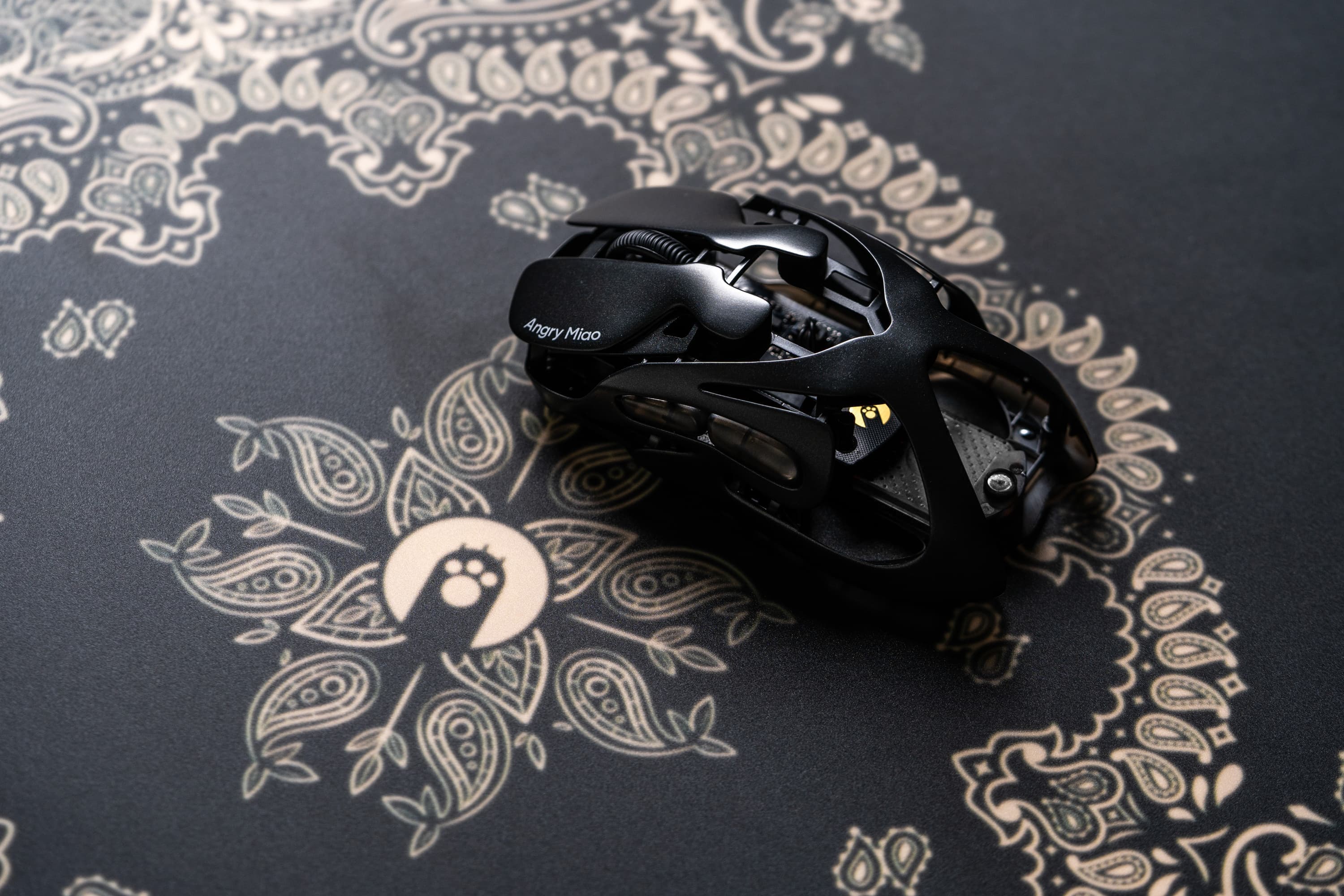 AM SilkGlass Gaming Mouse Pad