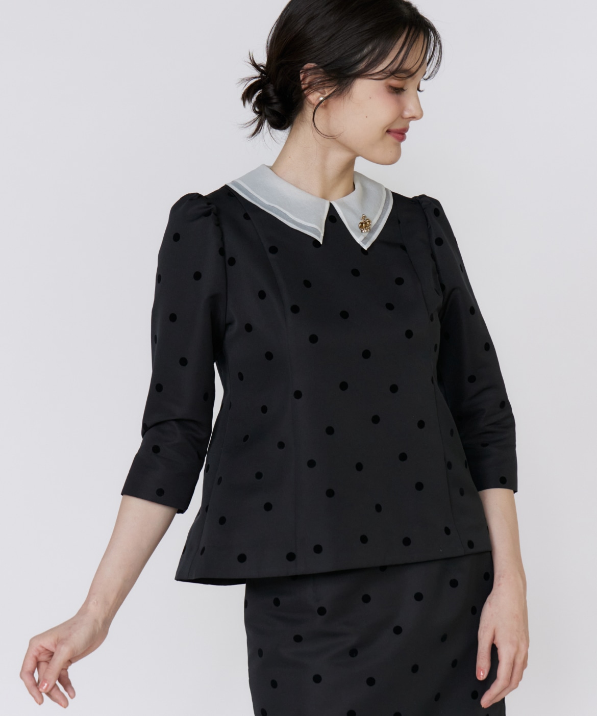 M Maglie le cassetto》ドットフロッキーシアー付け衿ブラウス｜M
