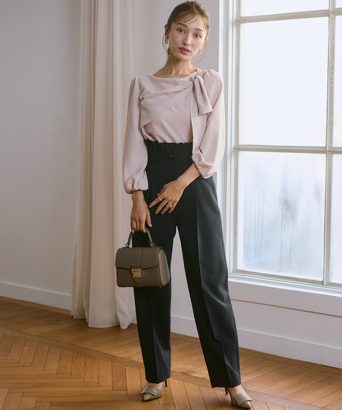 M Maglie le cassetto×吉田理紗》華やかドレープブラウス｜M Maglie le