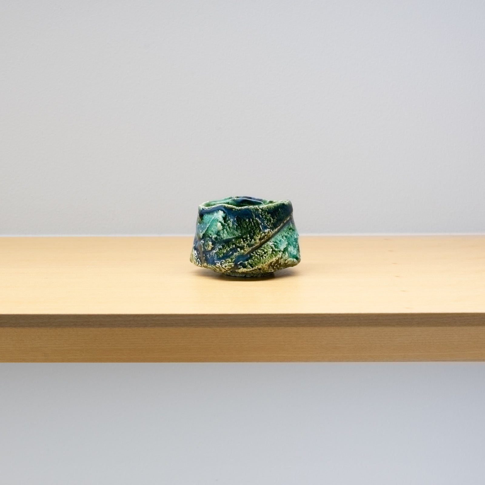 山口真人 / 織部ぐい呑（一点物） – HULS GALLERY TOKYO | 現代工芸