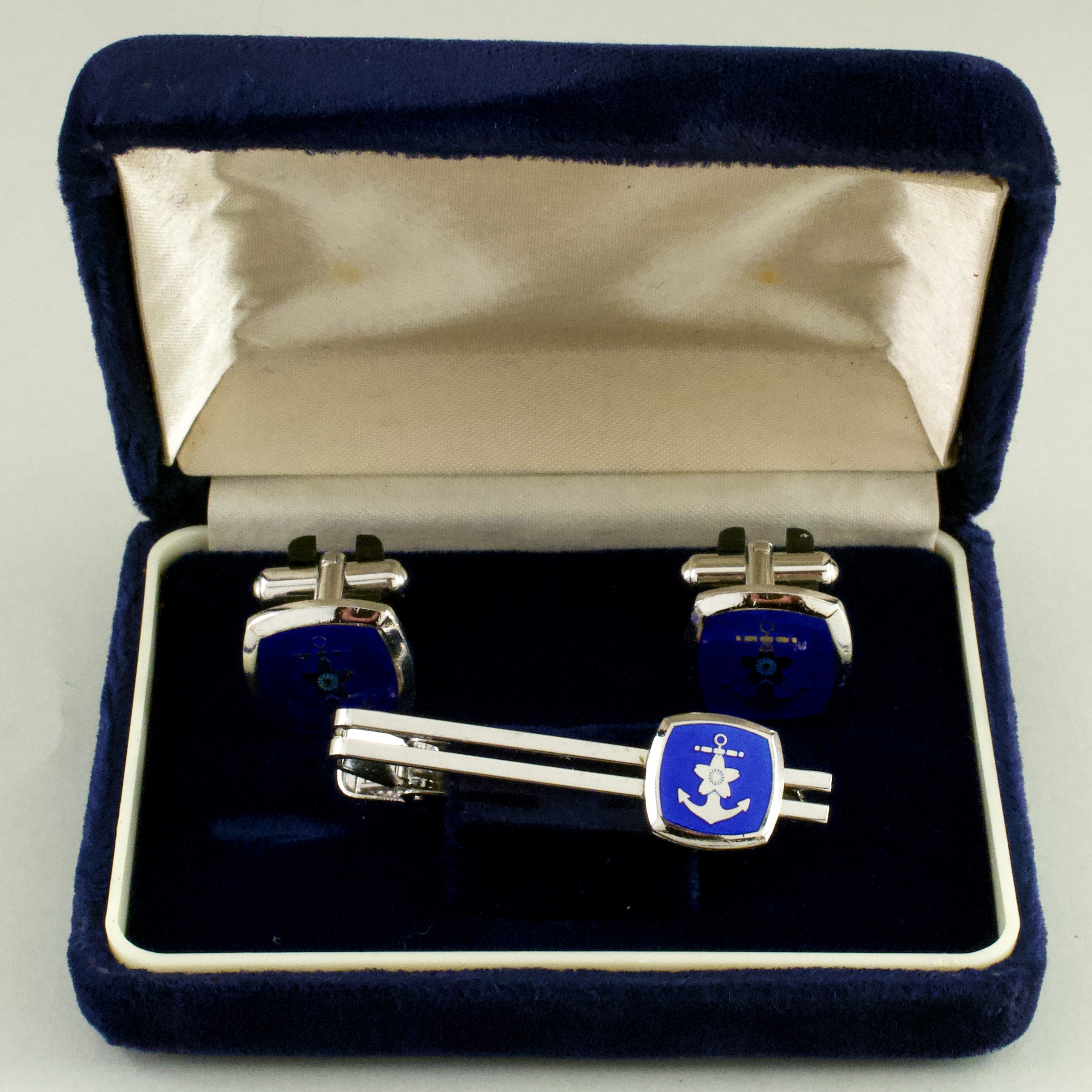 自衛隊 カフスボタンとネクタイピンのセット JDS KATORI 「銀製」刻印