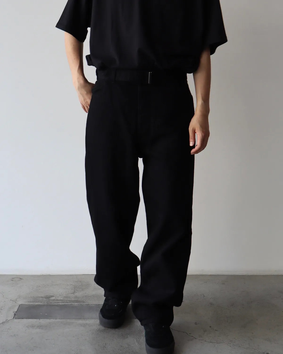 COMOLI(コモリ) / ブラックデニム ベルテッドパンツ | 公式通販・JACK