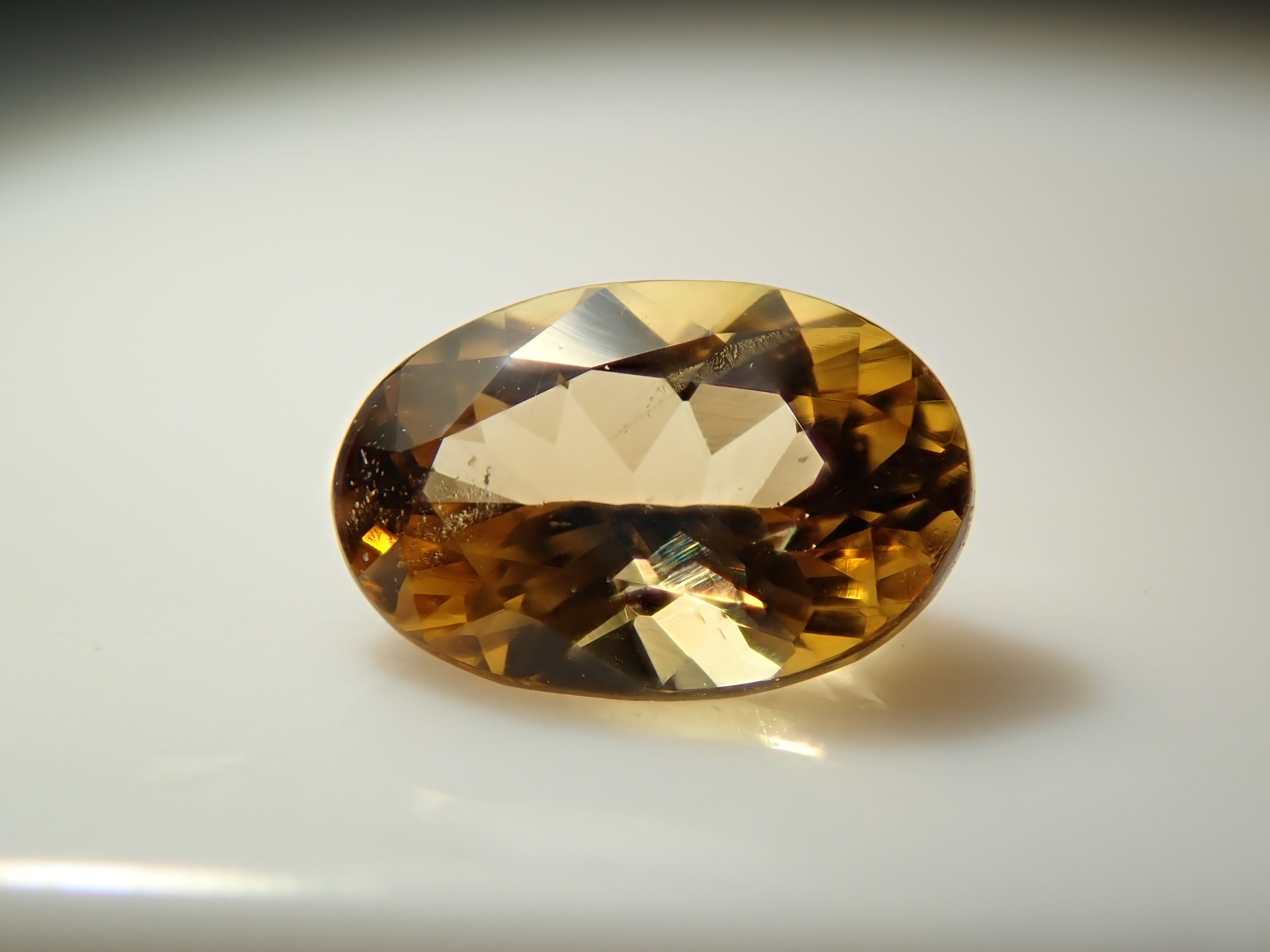 タンザニア産マグネシオアキシナイト 0.198ctルース 日独鑑