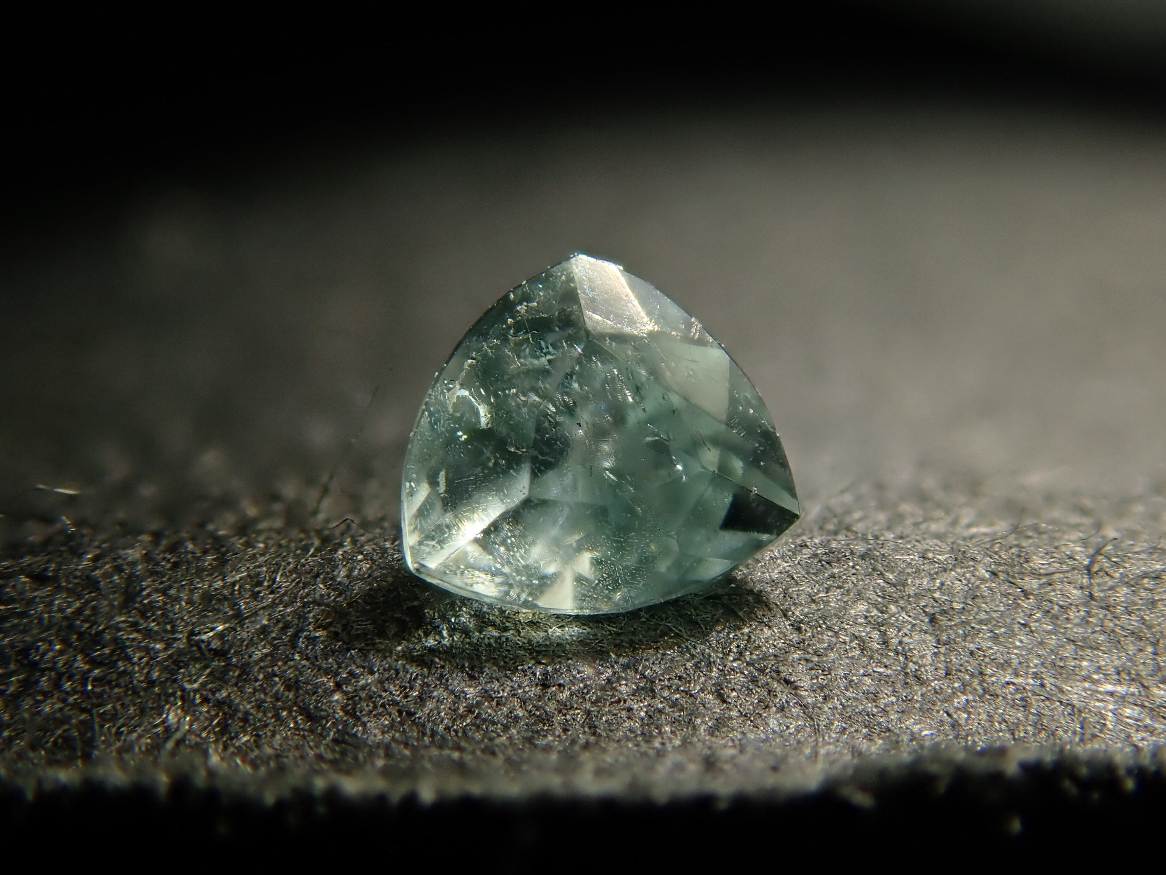 フォスフォフィライト 0.068ctルース