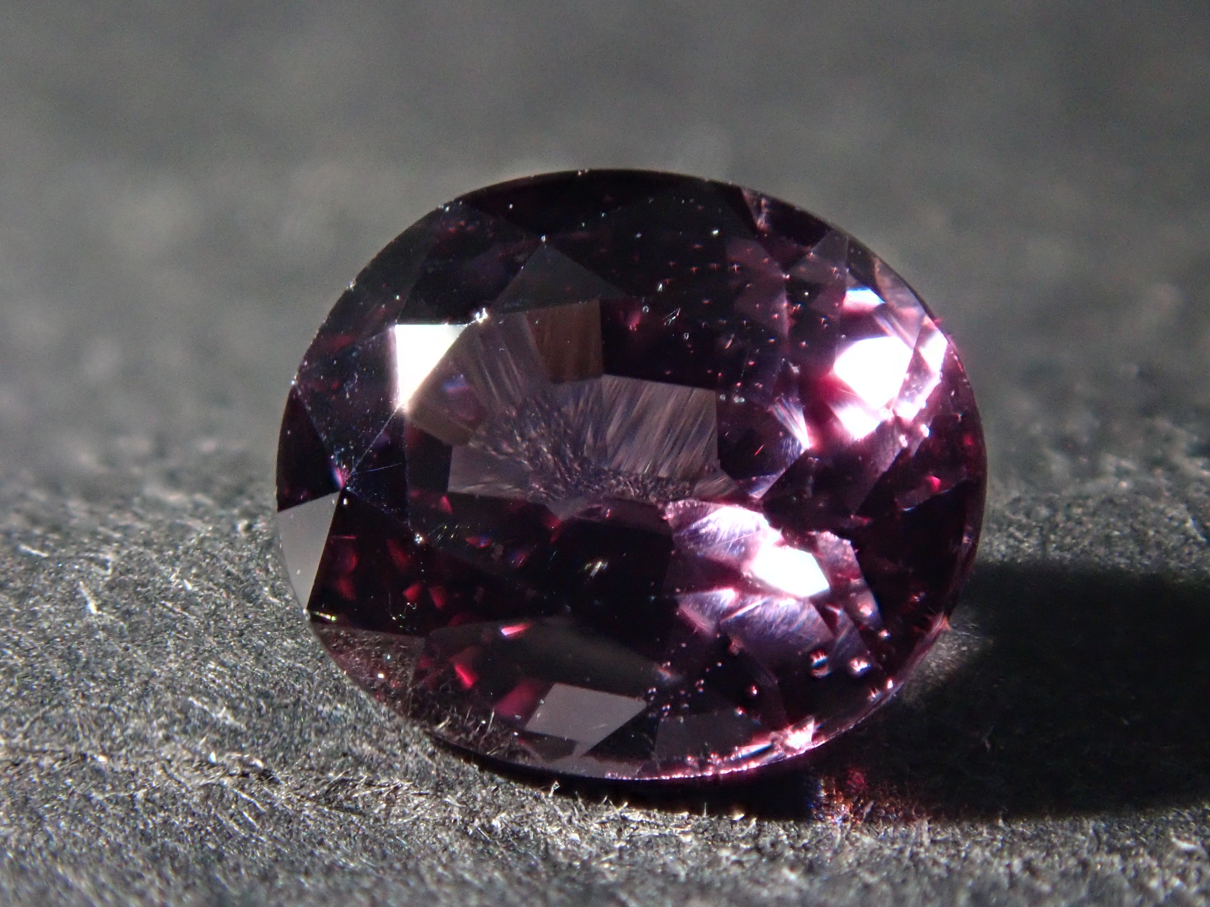 マダガスカル産カラーチェンジガーネット 0.855ctルース 日独