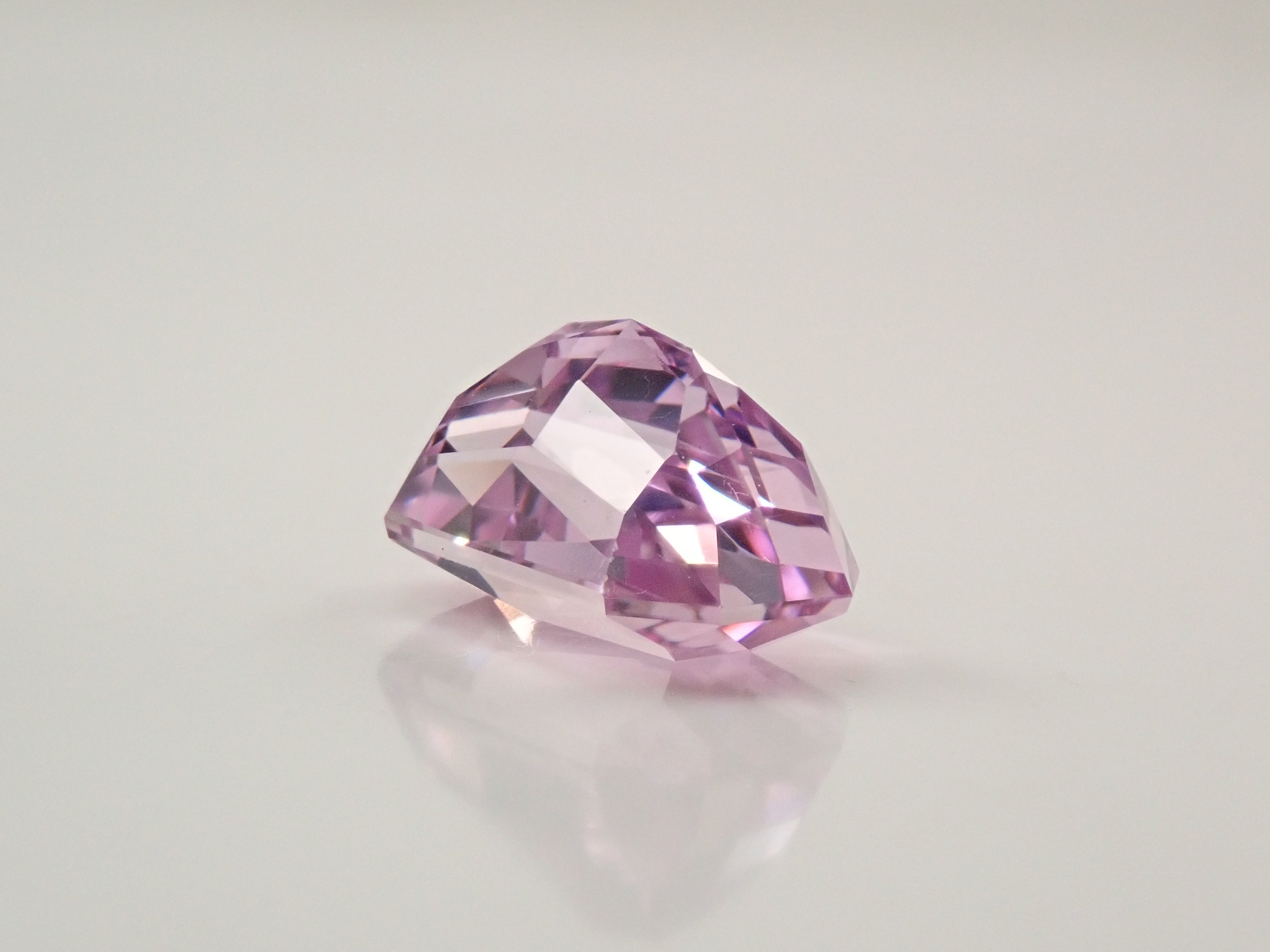 アフガニスタン産クンツァイト（ライラックピンク） 2.993ctルース