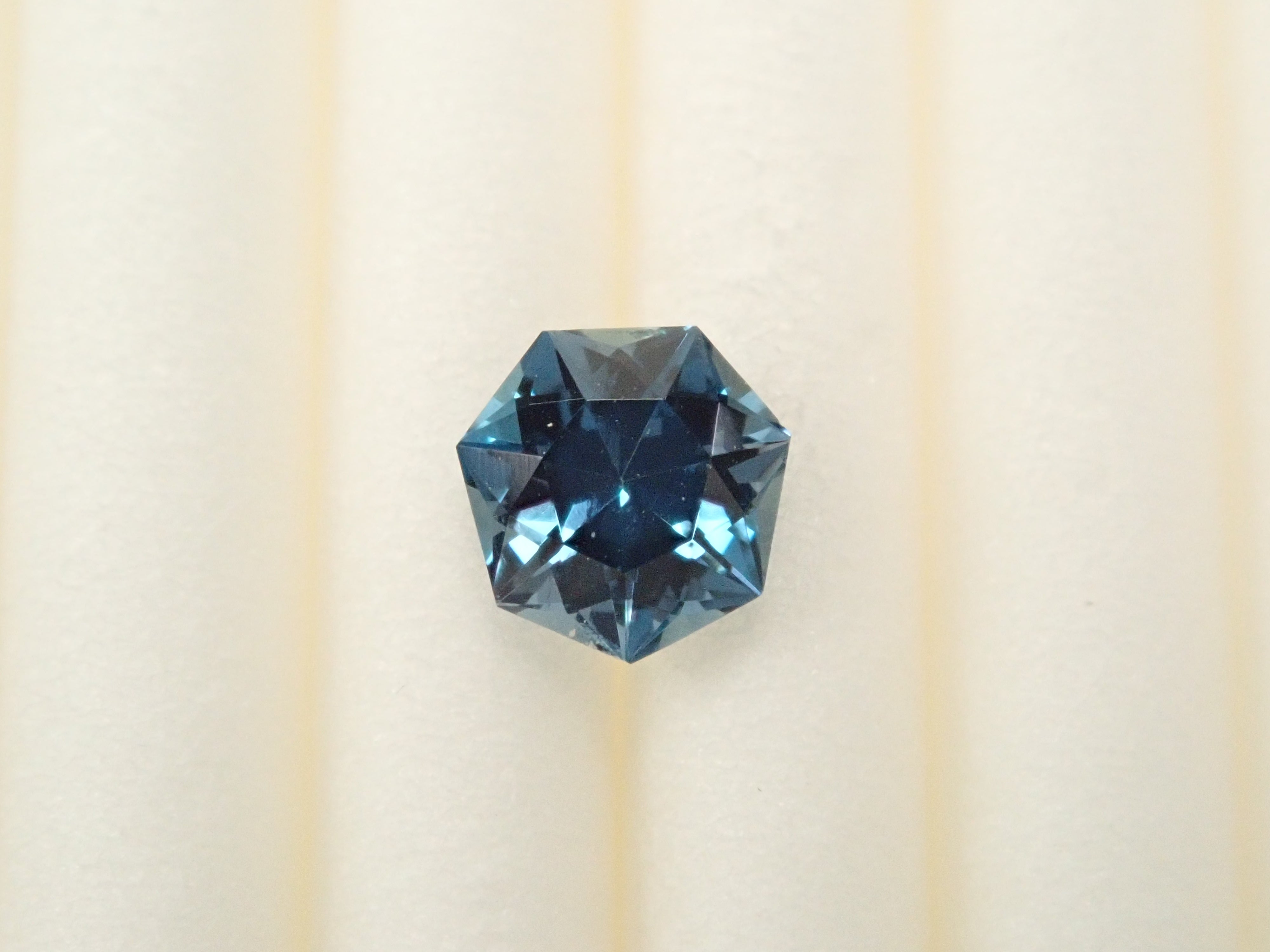 ブラジル産ロンドンブルートパーズ 0.321ctルース