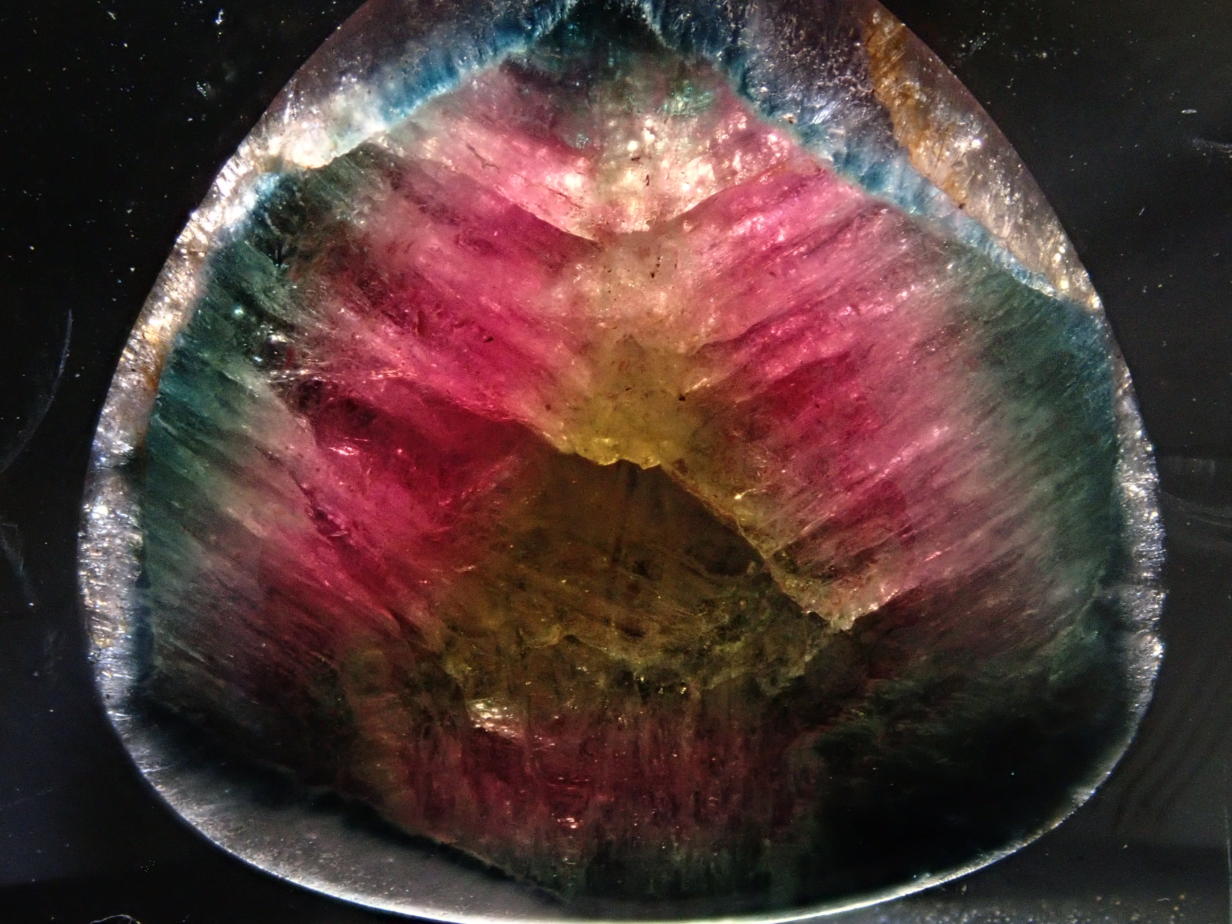 ブラジル産ウォーターメロントルマリン 14.780ctルース （バイアカラー