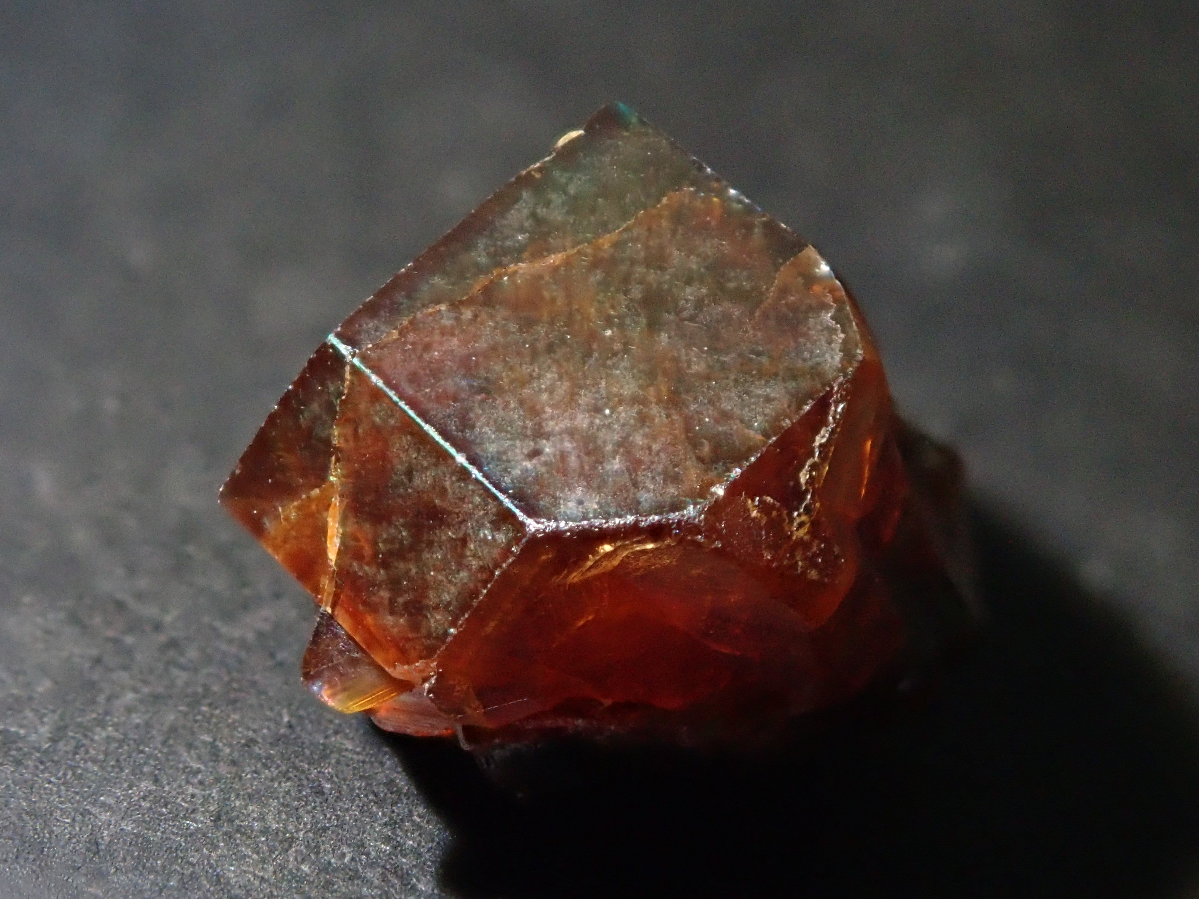 奈良県天川村産レインボーガーネット（アンドラダイトガーネット