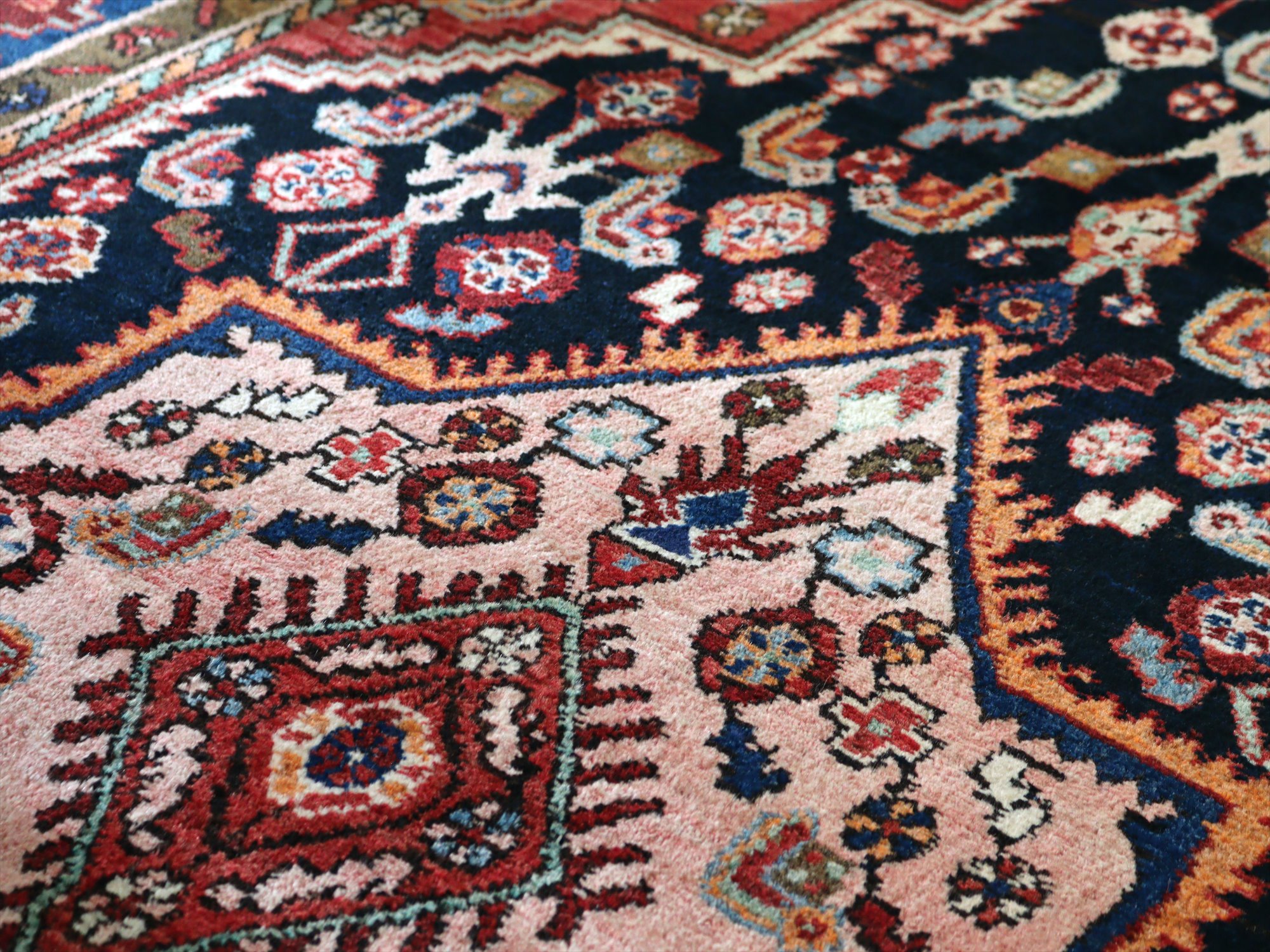 キリムスタイル / トライバルラグ・オールドカーペット/シラーズ