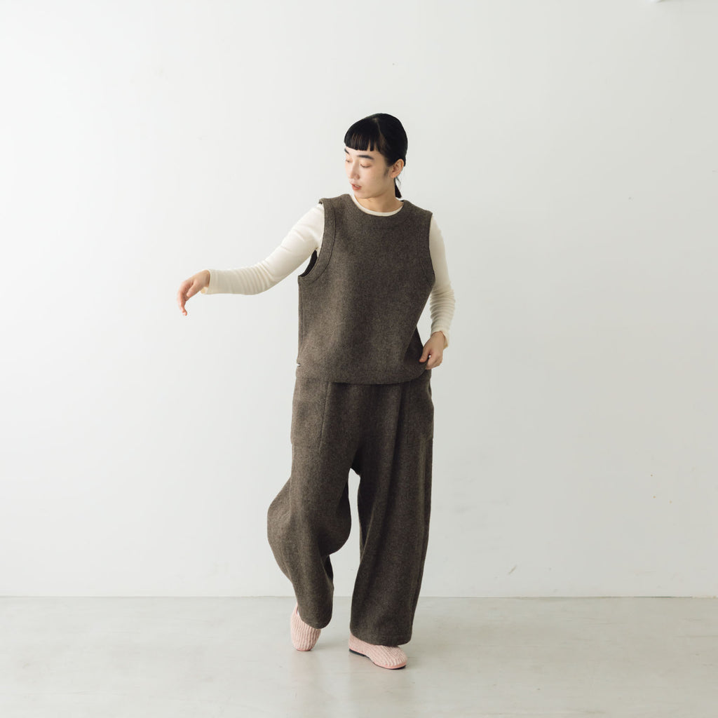 āta 圧縮ウールベスト ブラウン ｜くらすこと公式オンラインストア