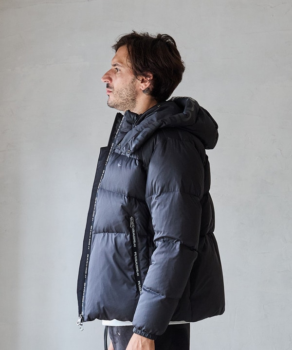 1PIU1UGUALE3 別注フード取り外しWater Proof logo zipスタンドダウン