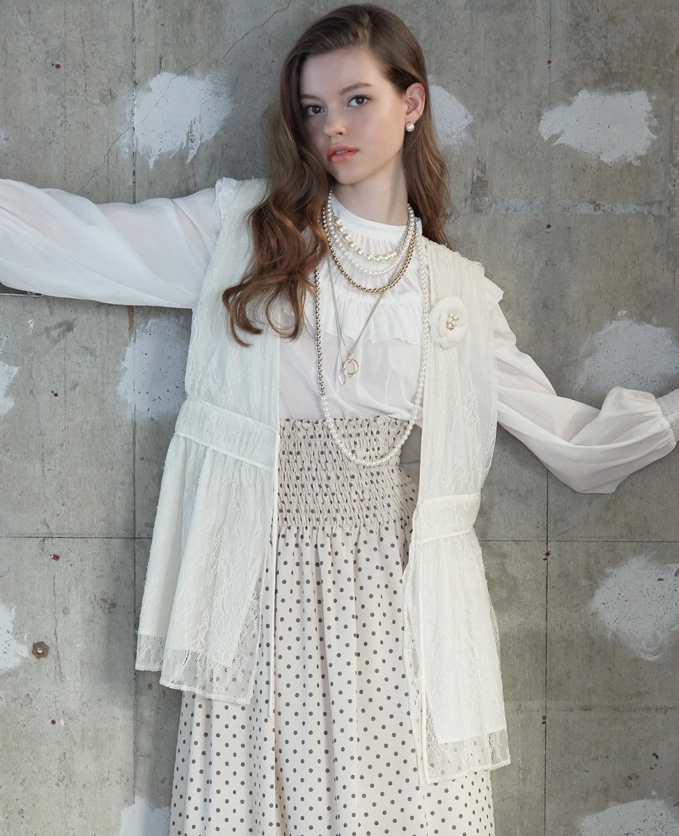 フリルネックブラウス｜TIARA（ティアラ）｜商品詳細｜メルローズ公式