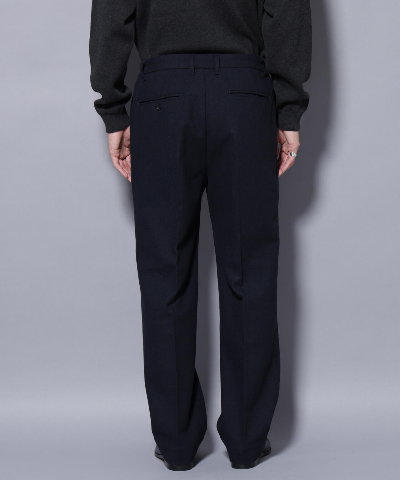 ヘリンボーンストレートスラックス