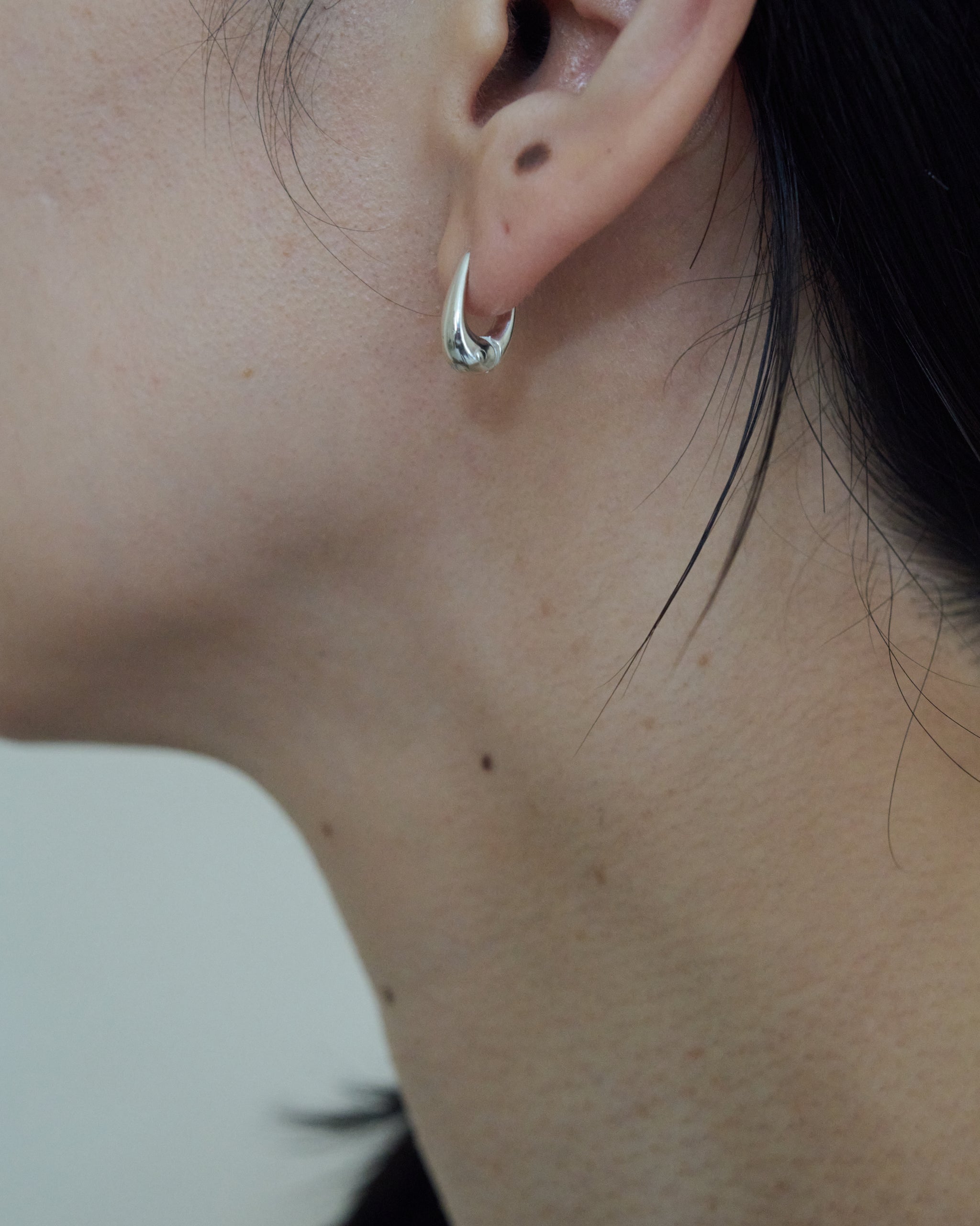 TINY THIN HOOPS｜R.ALAGAN(ララガン)公式通販｜ピアス