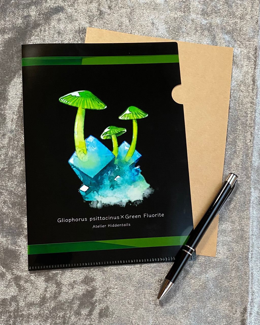 きのこ×鉱物のクリアファイル：ワカクサタケ by 榴果狐～雑貨百般