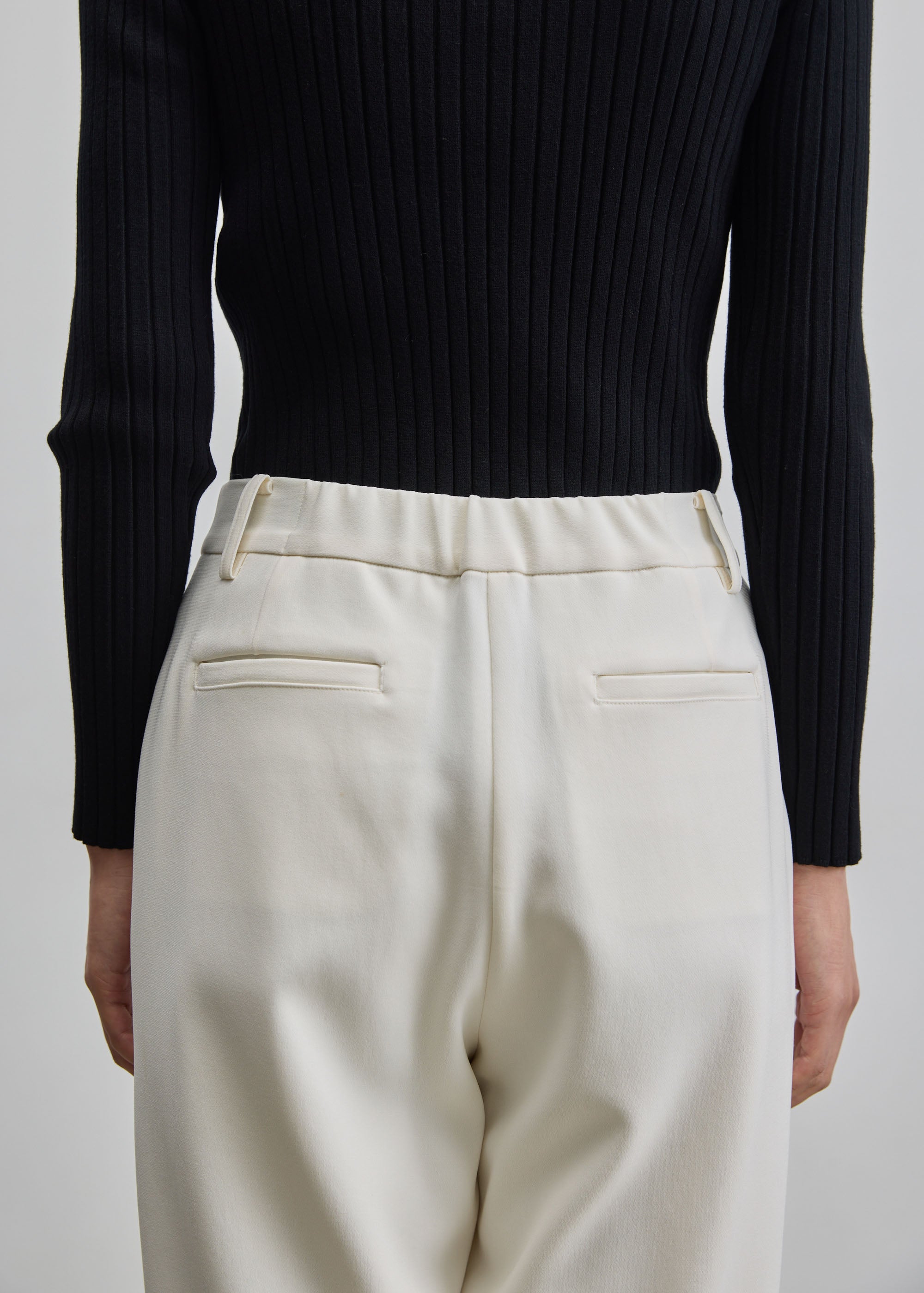 タックパンツ - SOÉJU online store｜上質な大人の女性のためのボトムス