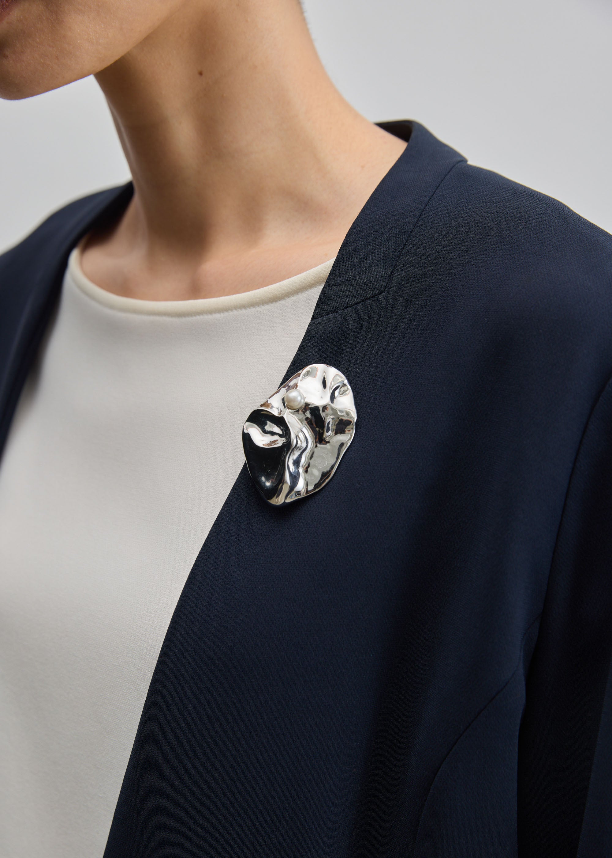 パールメタルブローチ - SOÉJU online store｜上質な大人の女性のため