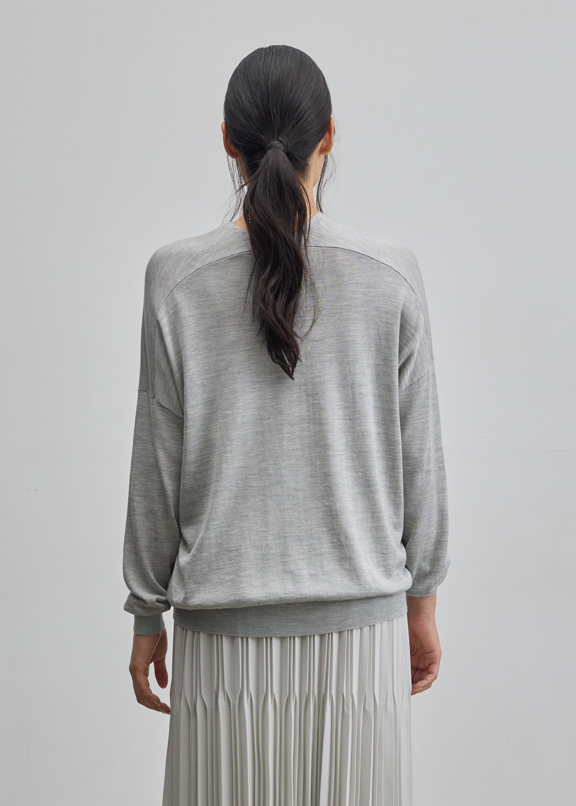 シルクコットンVネックニットプルオーバー - SOÉJU online store｜上質